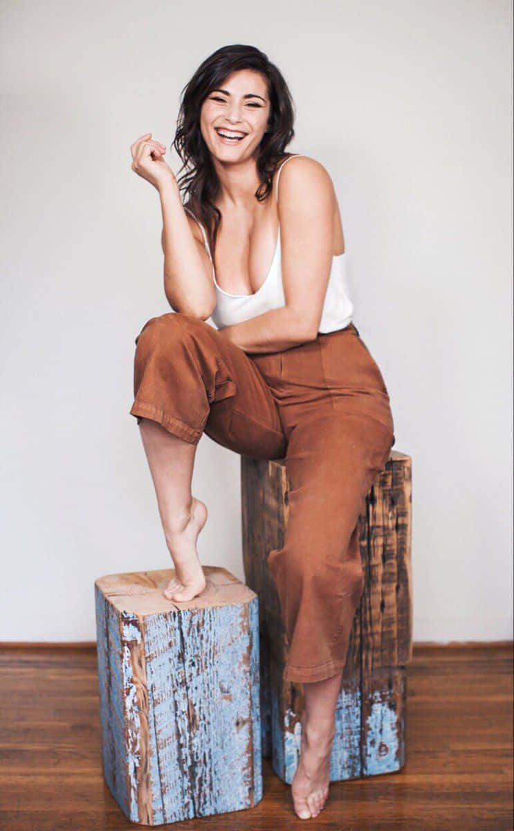 Elysia Rotaru, casual photoshoot, minimalist studio, SD Phone Wallpaper