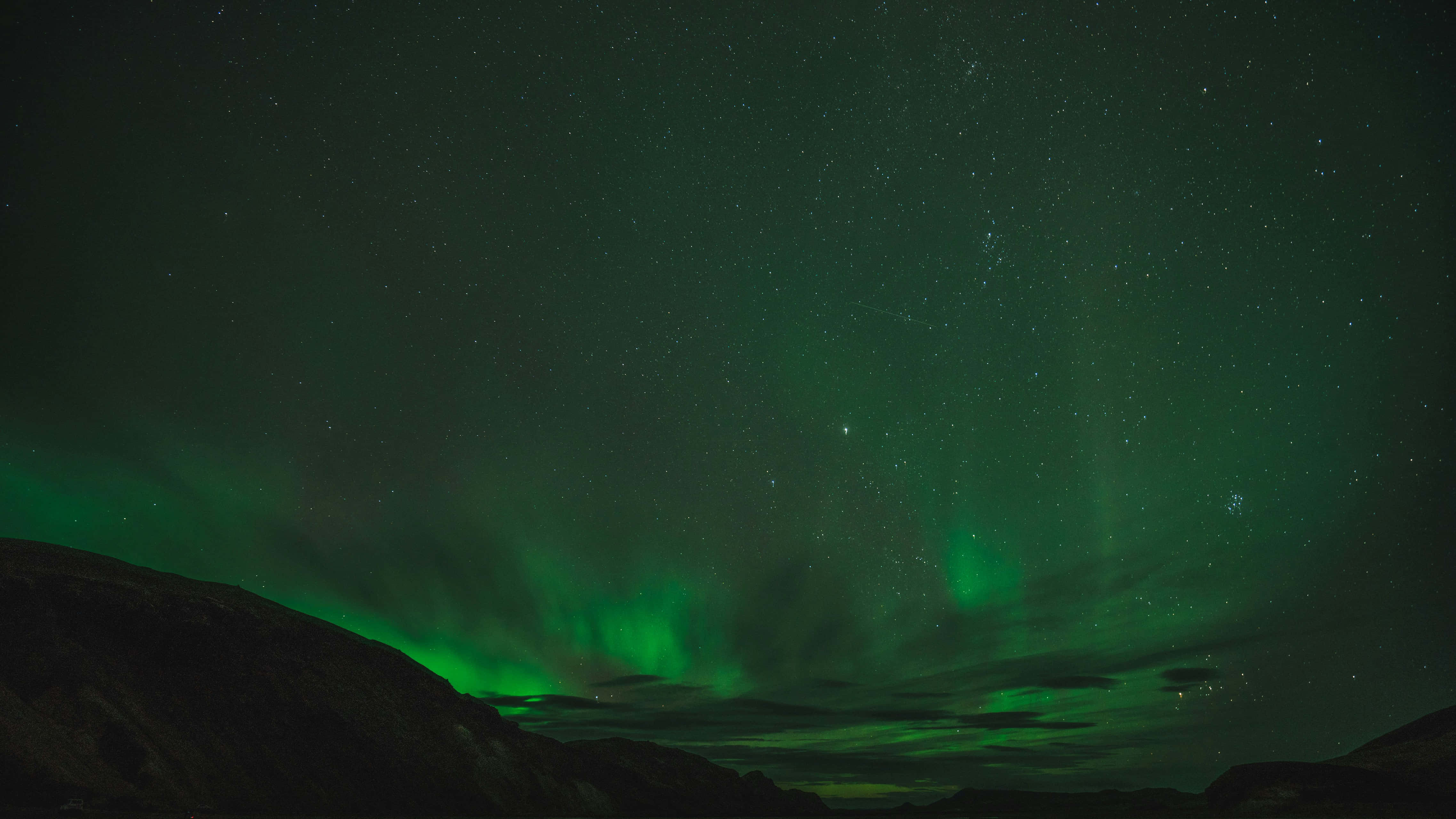 Emerald Northern Lights Sky, aurora borealis, starry night sky, 4K Desktop Wallpaper