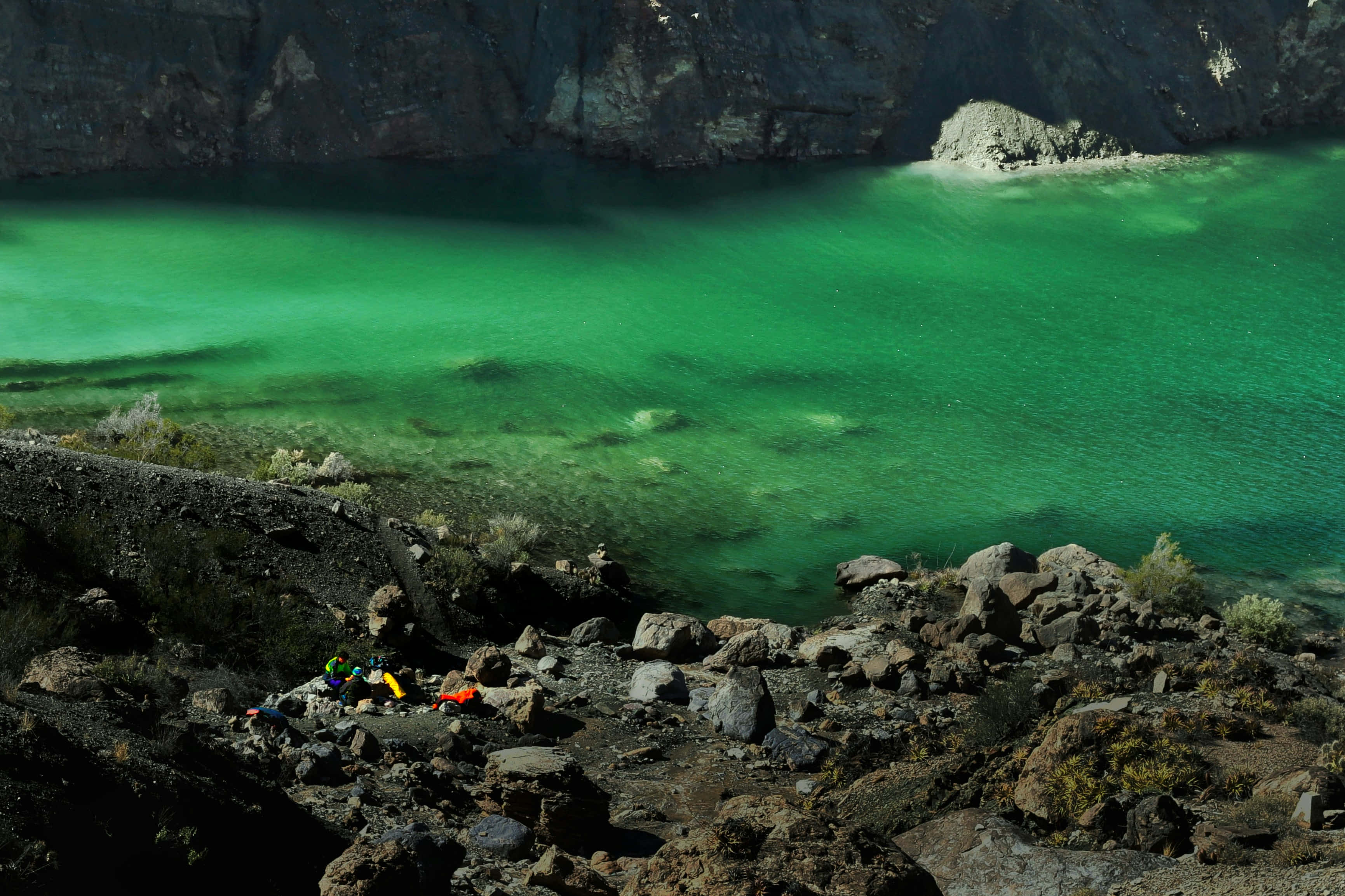 Emerald Lake, volcanic crater, emerald green lake, 2K Desktop Wallpaper