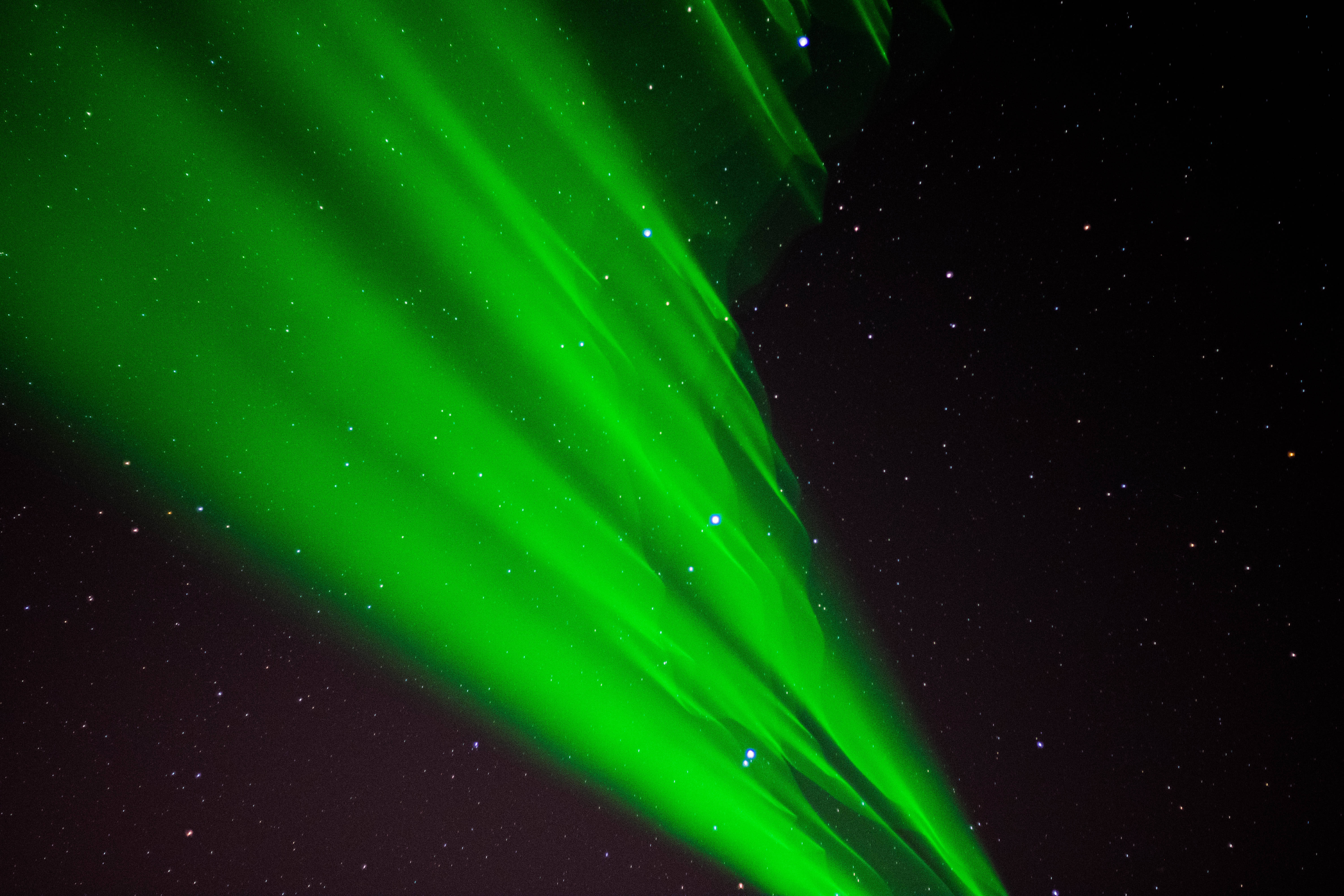 Emerald Green, aurora borealis, starry night sky, 5K Desktop Wallpaper