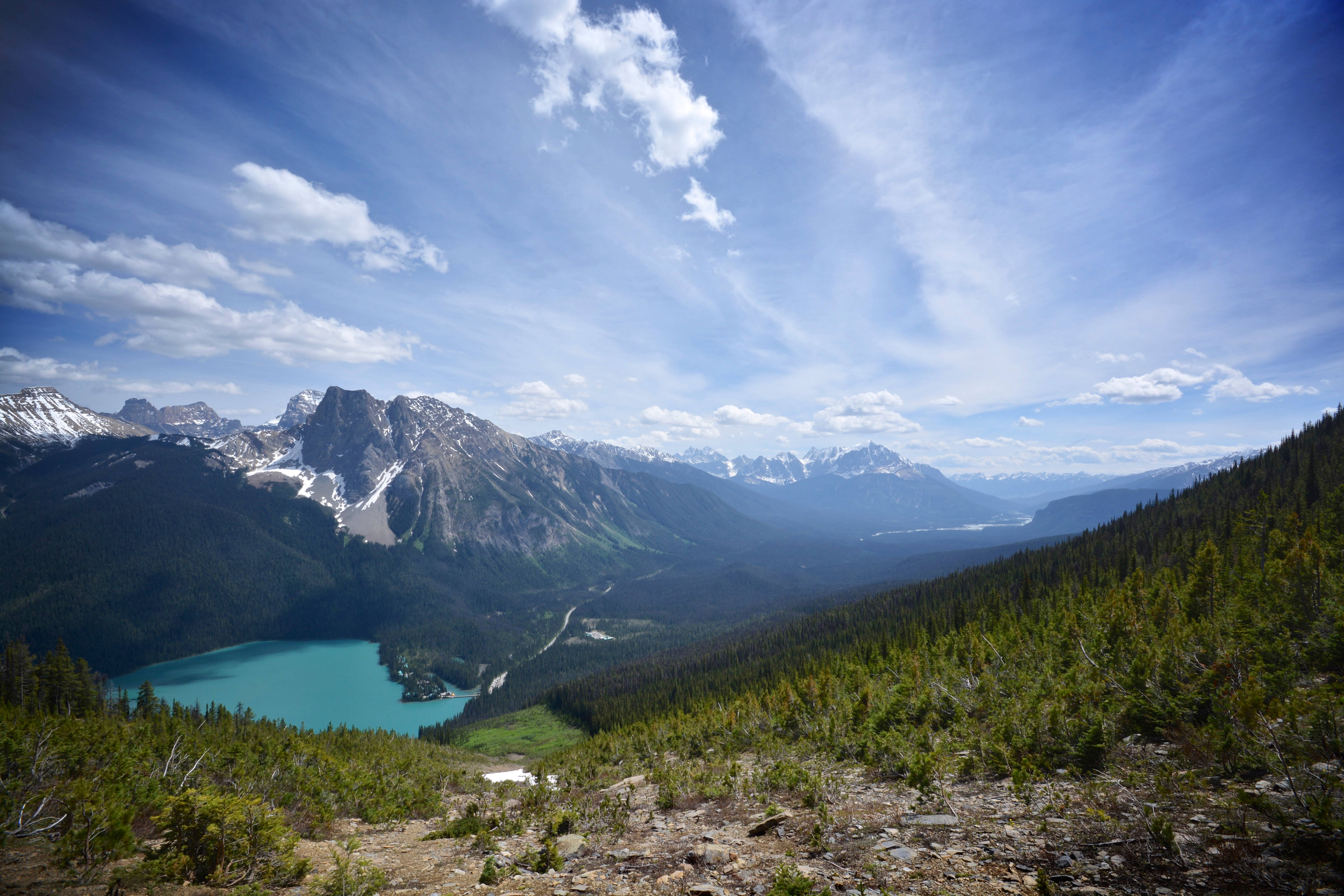 Emerald Green, turquoise lake, snow-capped mountains, 5K Desktop Wallpaper
