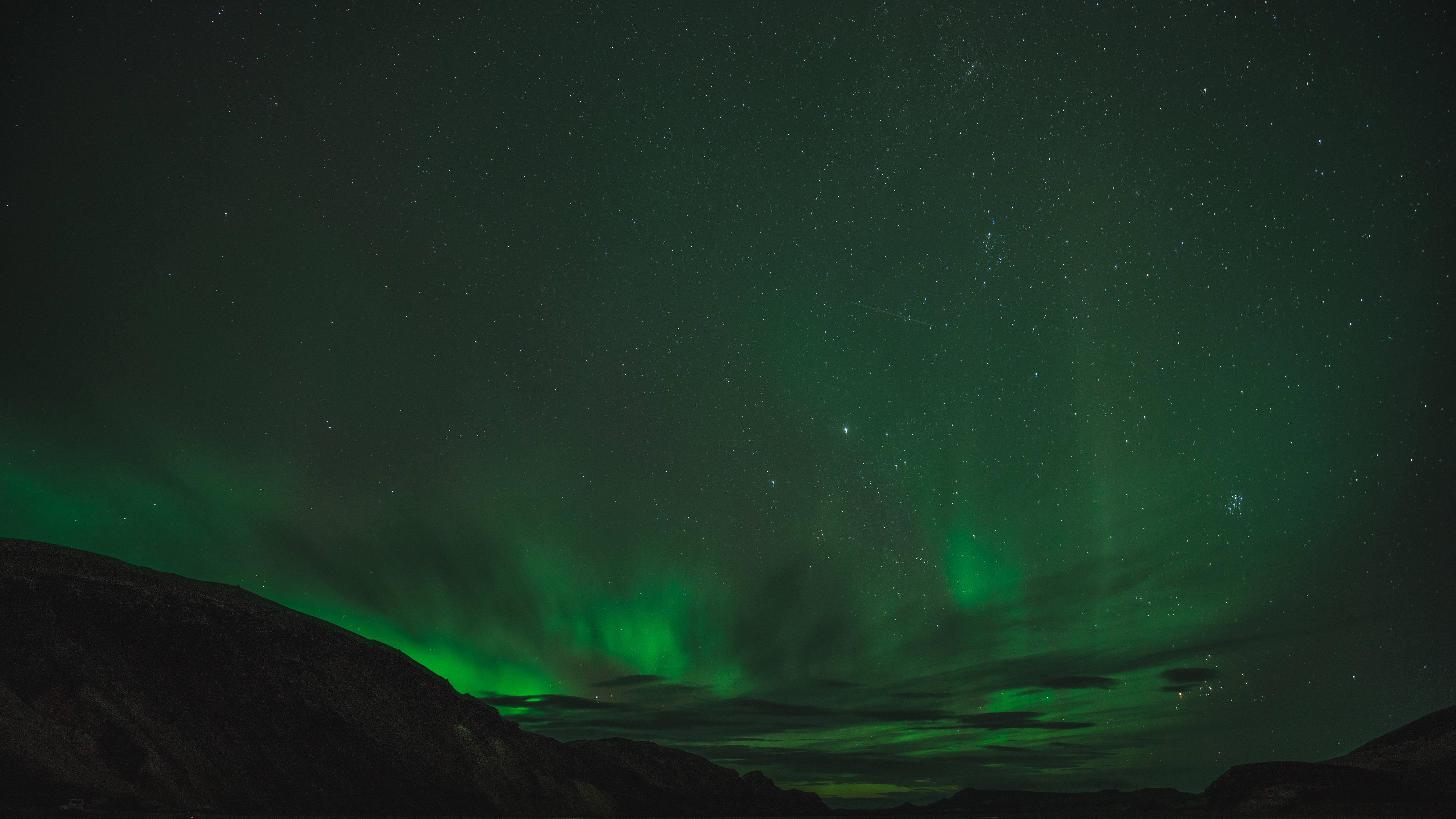 Emerald Green, aurora borealis, starry night sky, 4K Desktop Wallpaper