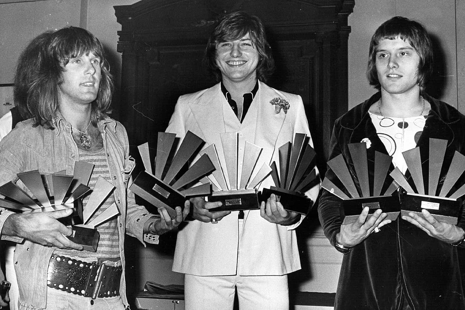 Emerson Lake And Palmer, 1970s attire, fan-shaped awards, HD Desktop Wallpaper