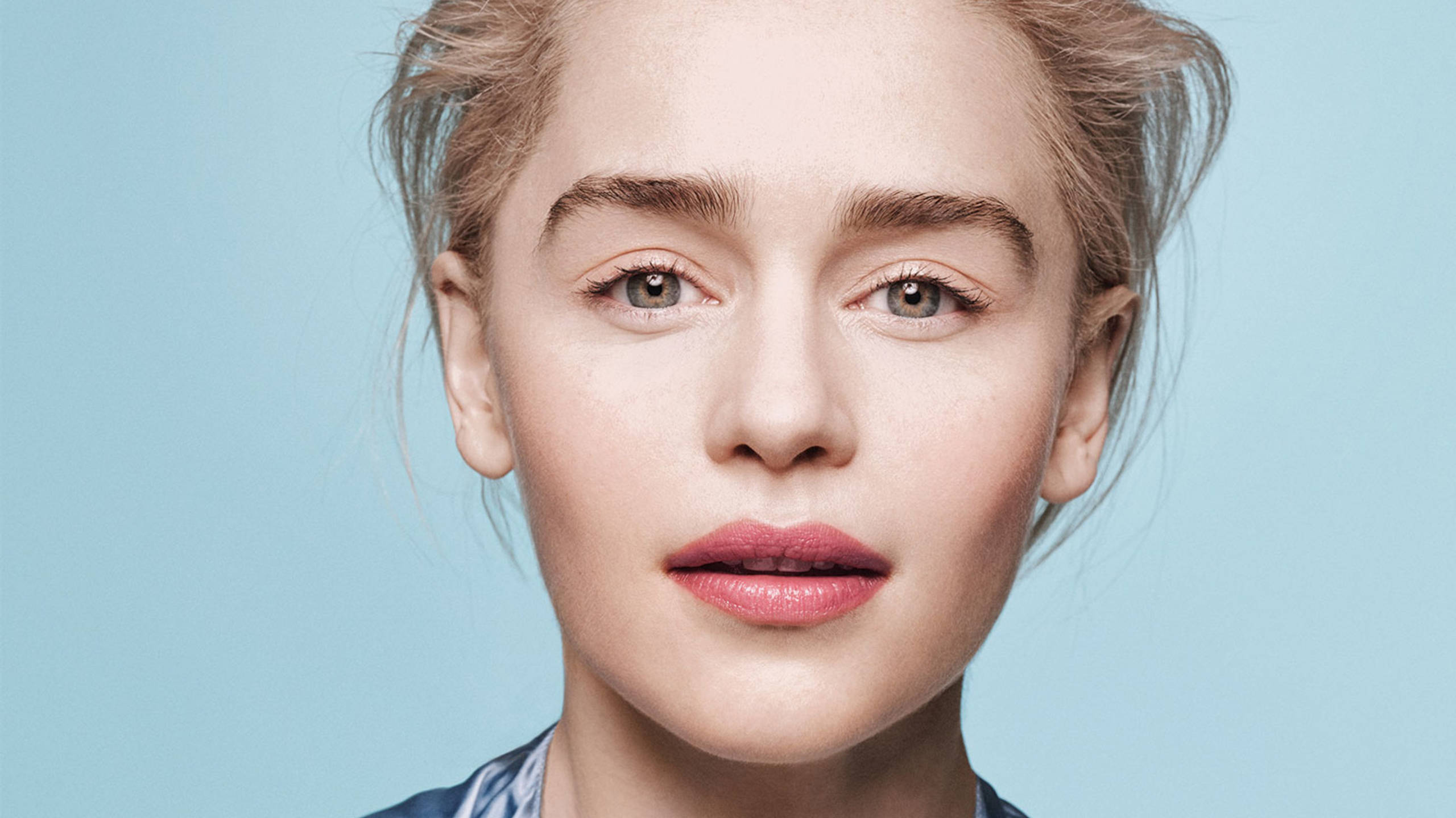 Emilia Clarke, light hair, soft makeup, 2K Desktop Wallpaper