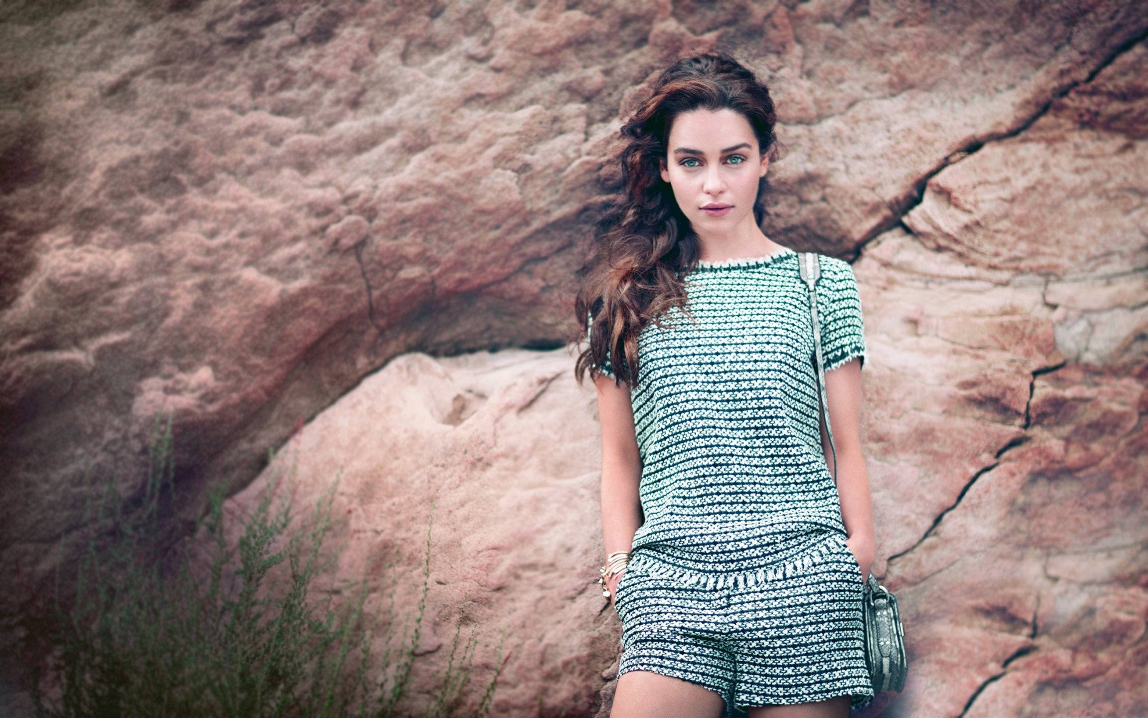 Emilia Clarke, green and white patterned romper, textured reddish rock formation, Full HD Desktop Wallpaper