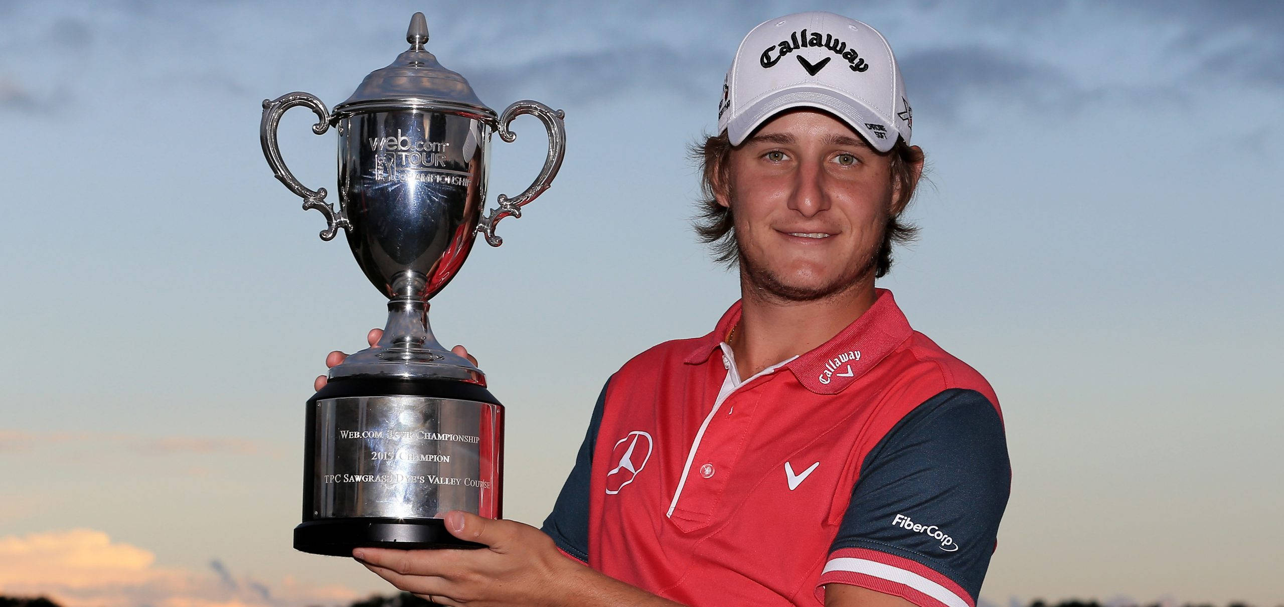 Emiliano Grillo, red polo, large silver trophy, 2K Desktop Wallpaper