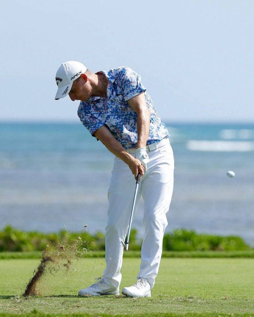 Emiliano Grillo, golf tournament, white and blue patterned attire, SD Phone Wallpaper