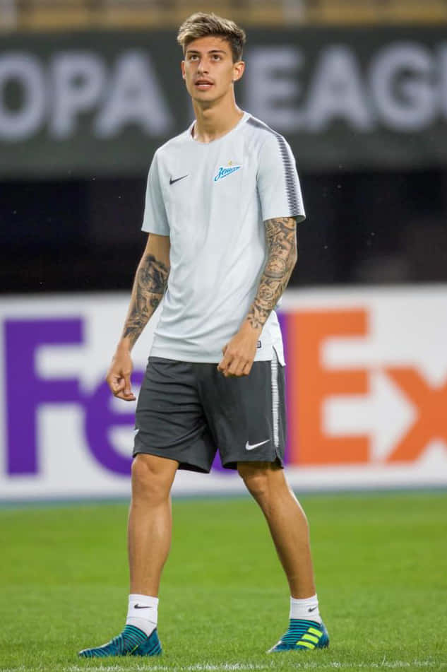 Emiliano Rigoni, green field, light gray training kit, SD Phone Wallpaper