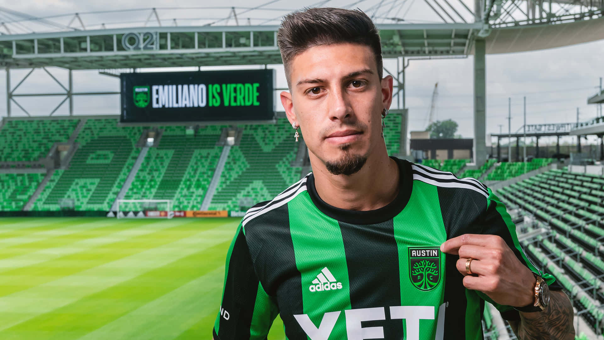 Emiliano Rigoni, green and black striped jersey, empty stadium, Full HD Desktop Wallpaper