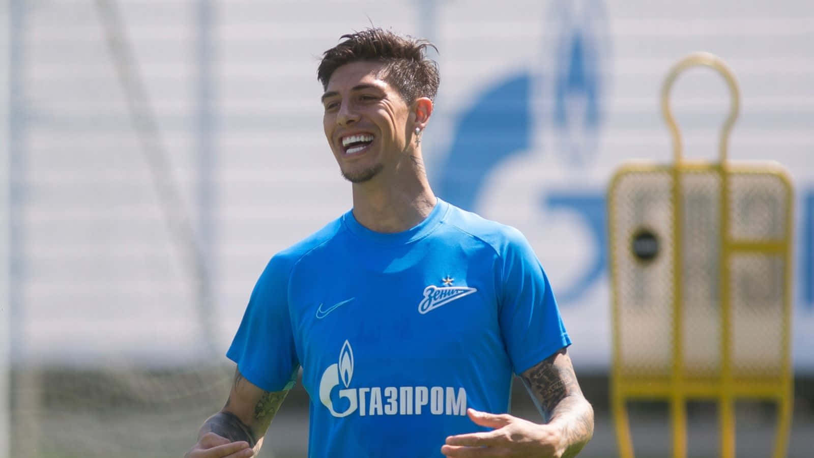 Emiliano Rigoni, blue training jersey, sunny outdoor session, HD Desktop Wallpaper