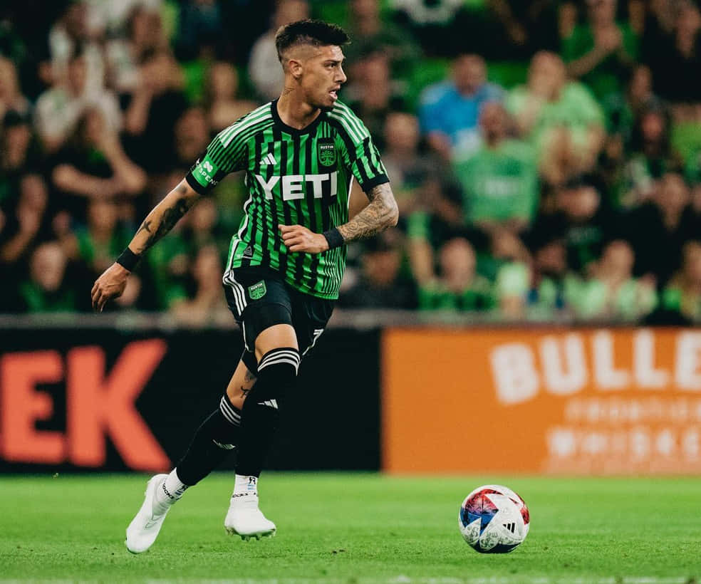 Emiliano Rigoni, green and black striped jersey, colorful ball, SD Desktop Wallpaper