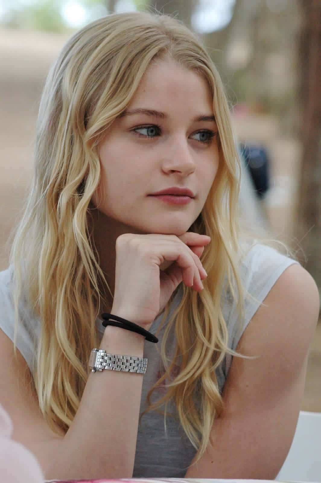 Emilie de ravin, long blonde hair, black outfit, HD Phone Wallpaper