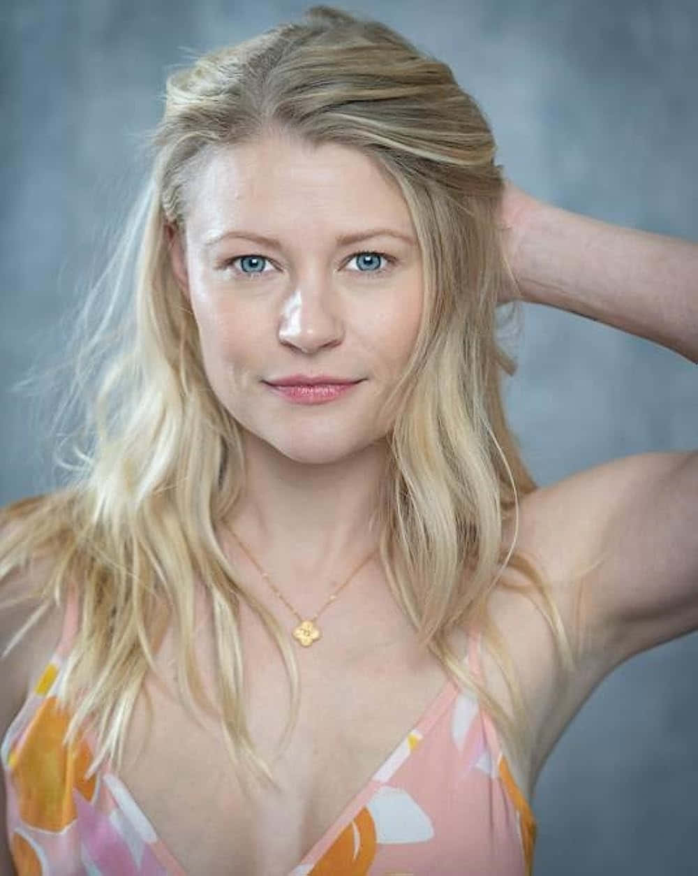 Emilie de ravin, blonde woman, blue eyes, SD Phone Wallpaper