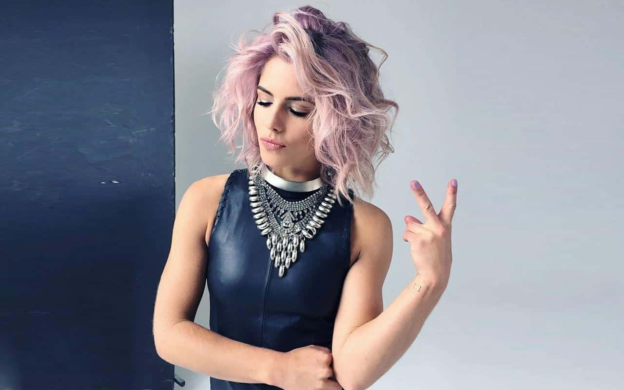 Emily Bett Rickards, pastel pink hair, peace sign, HD Desktop Wallpaper