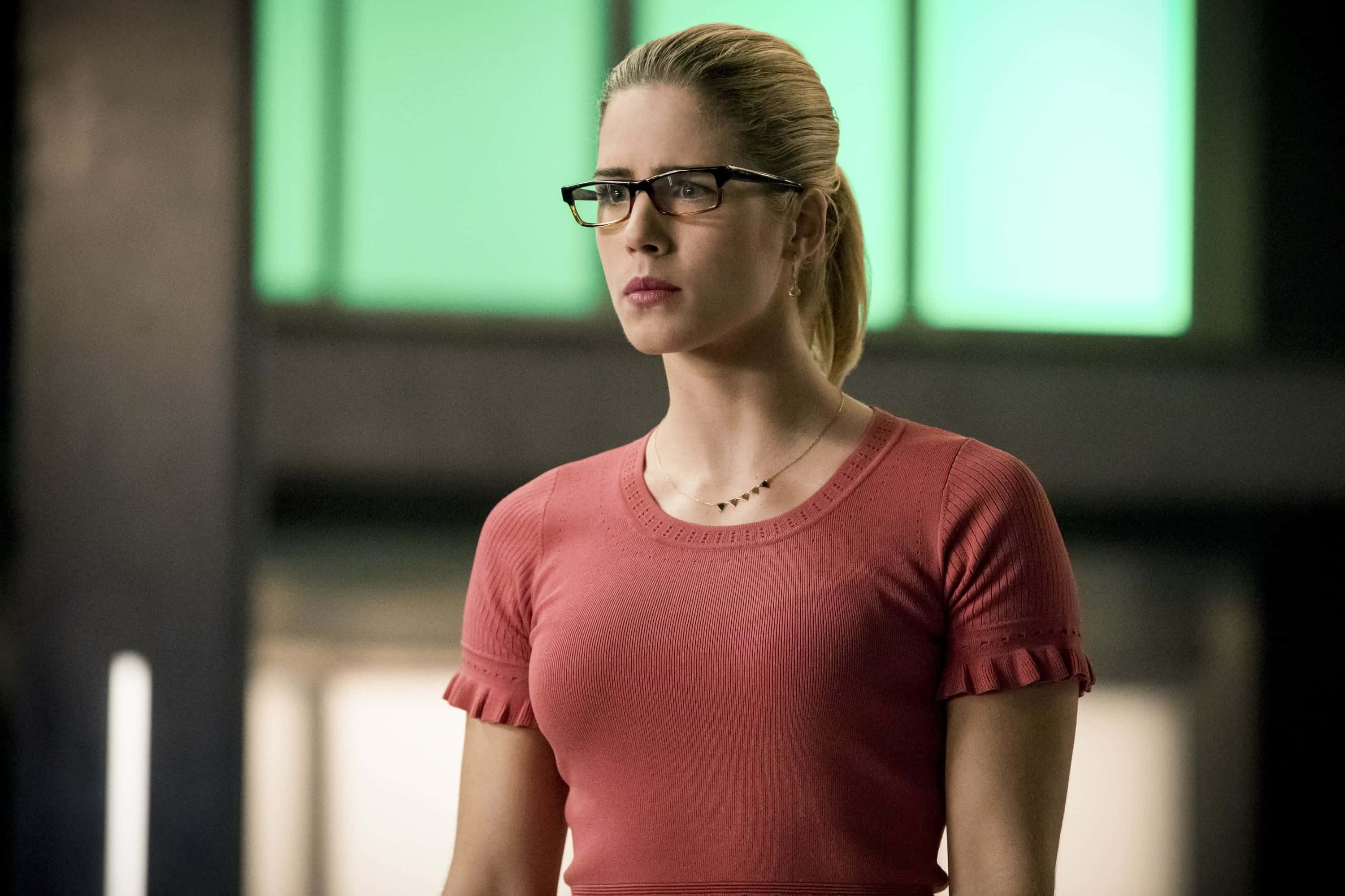 Emily Bett Rickards, red top, glasses, 2K Desktop Wallpaper