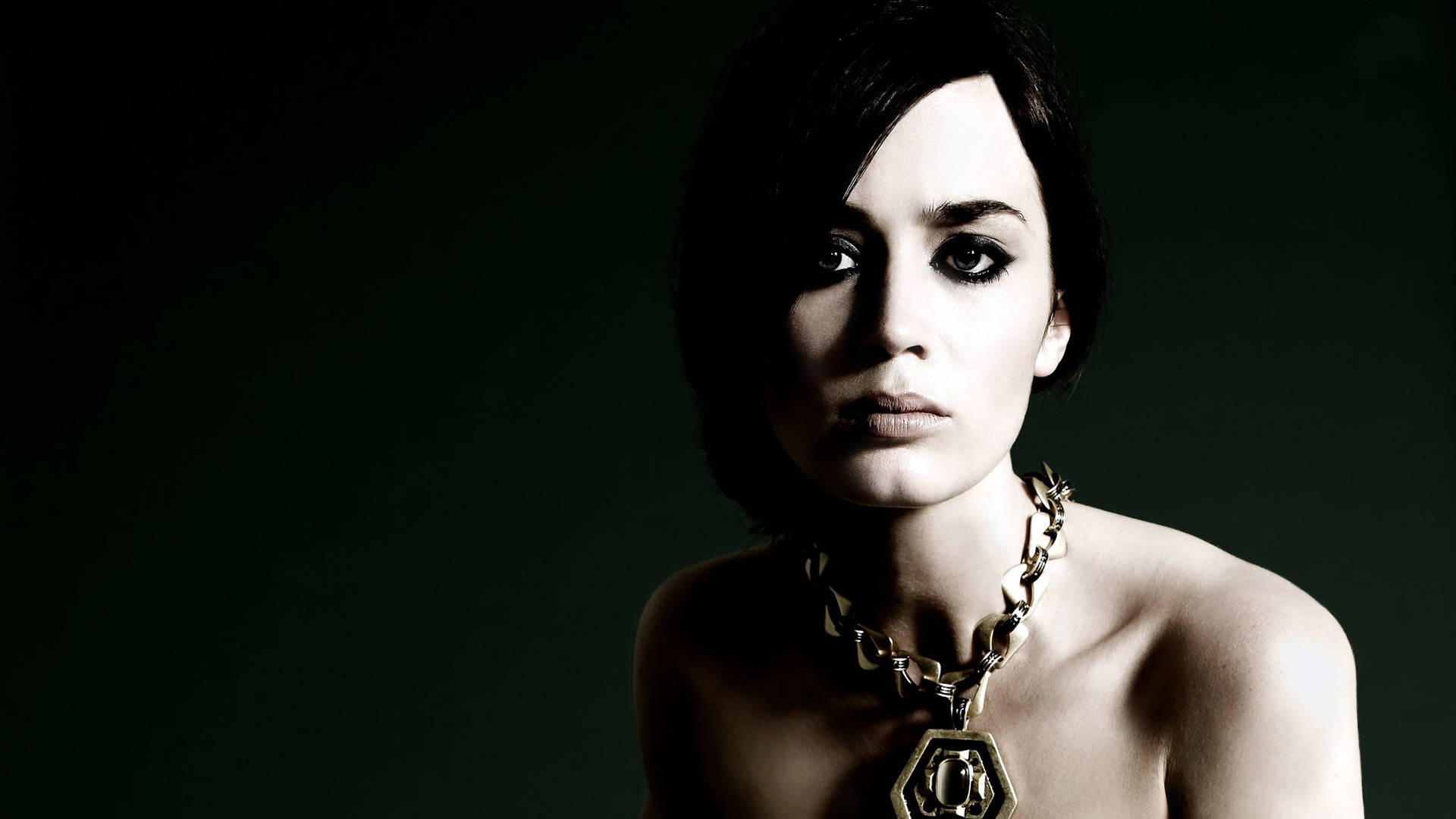 Emily Blunt, dark green backdrop, chunky gold chain necklace, Full HD Desktop Wallpaper