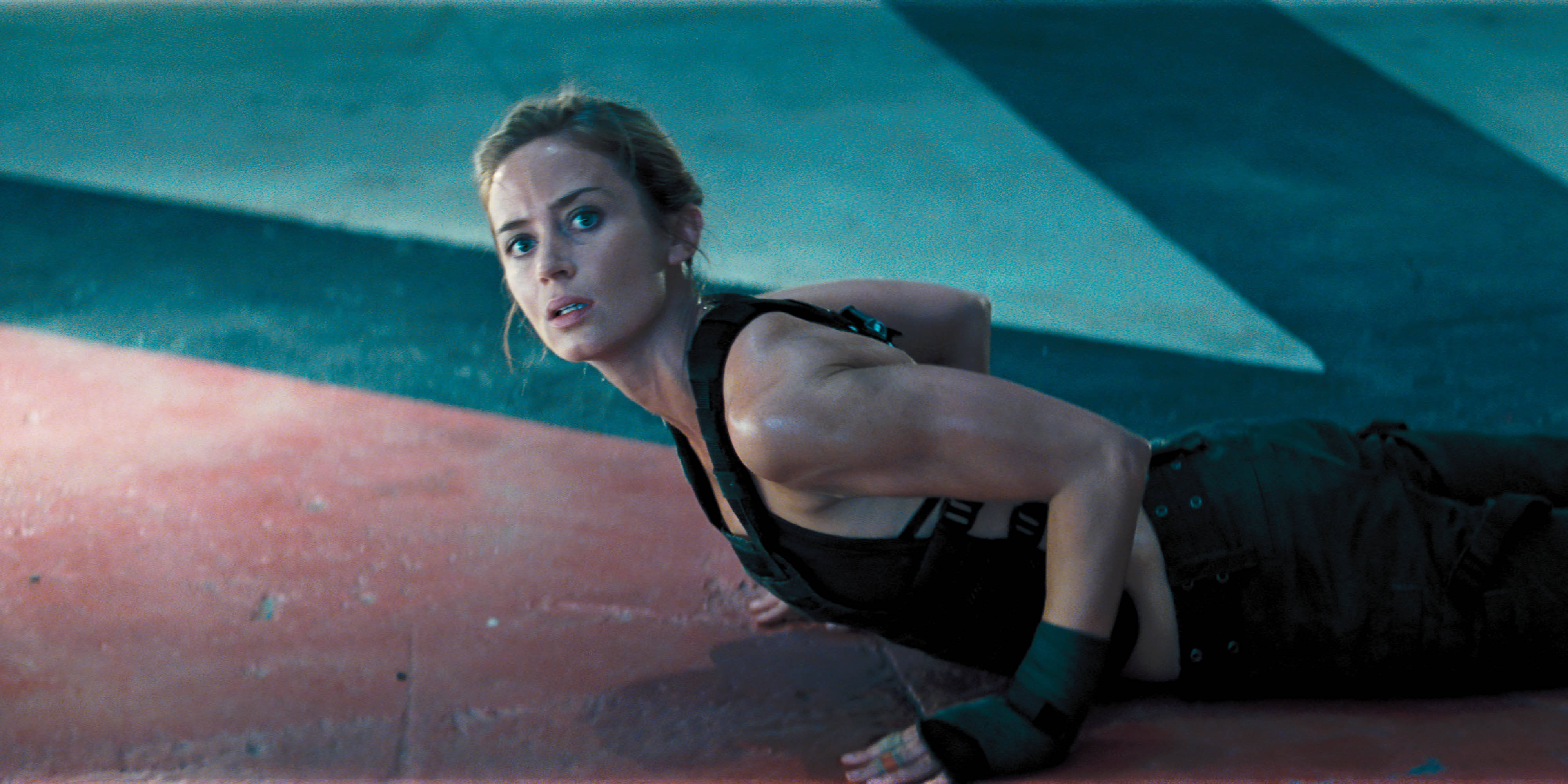 Emily Blunt, black tactical gear, red and teal geometric floor, 4K Desktop Wallpaper
