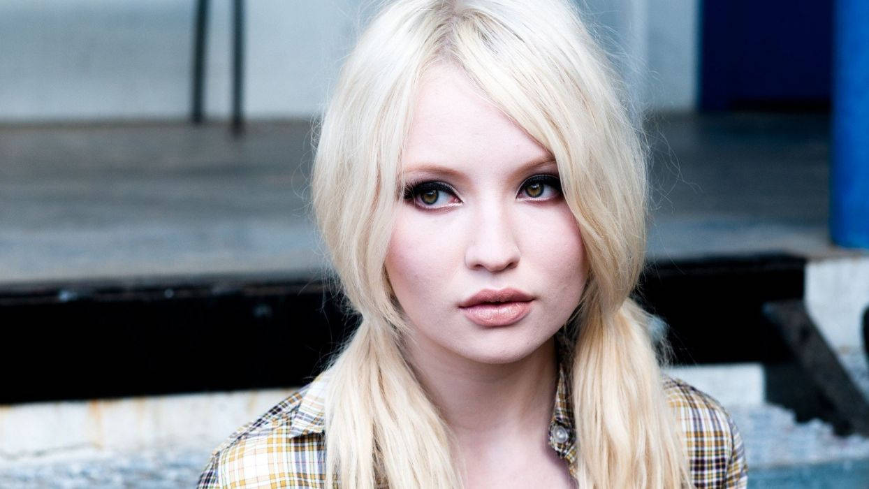 Emily Browning, platinum blonde hair, intense gaze, SD Desktop Wallpaper