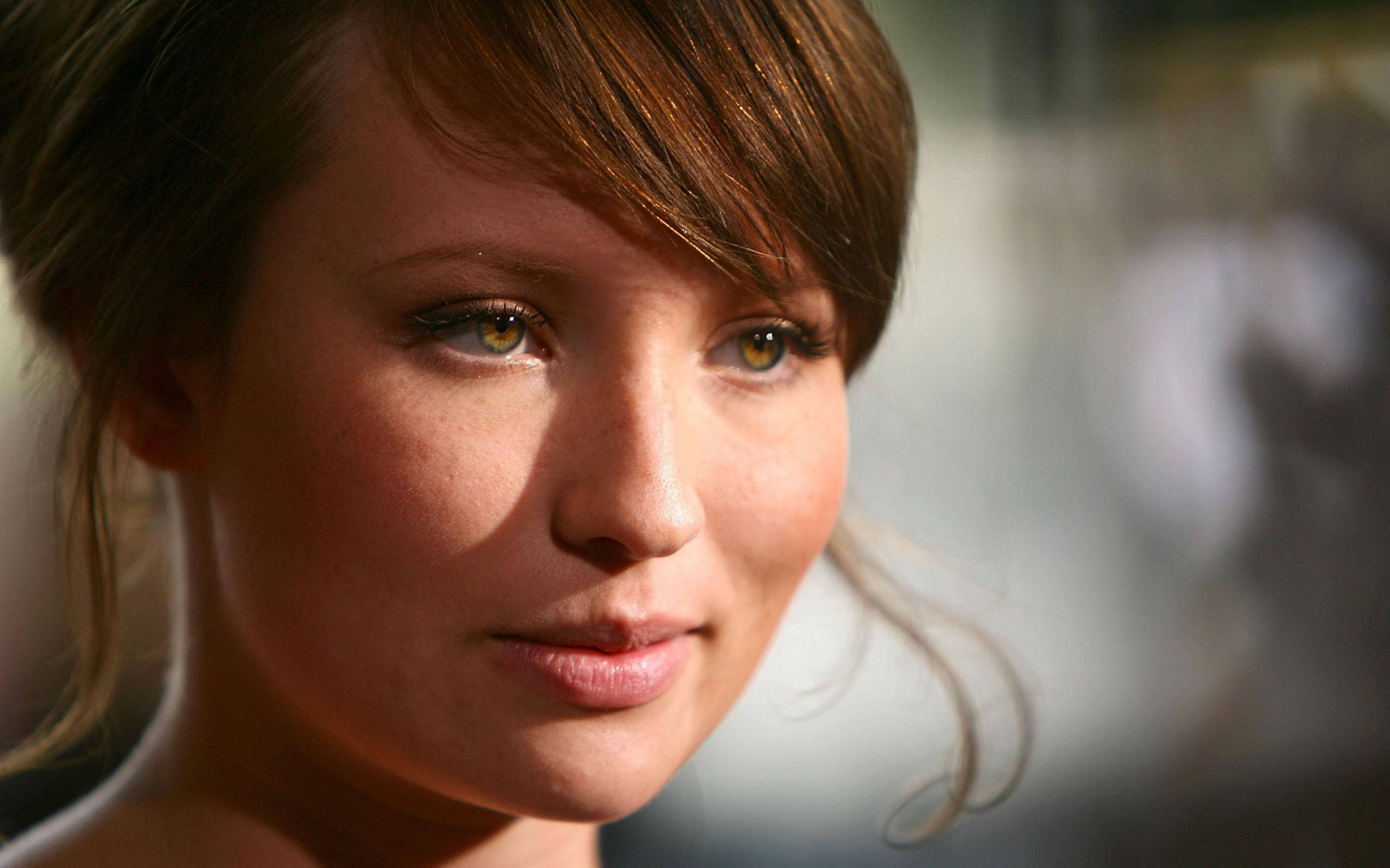 Emily Browning, 2007 AFI Awards Dinner, warm brown eyes, 2K Desktop Wallpaper
