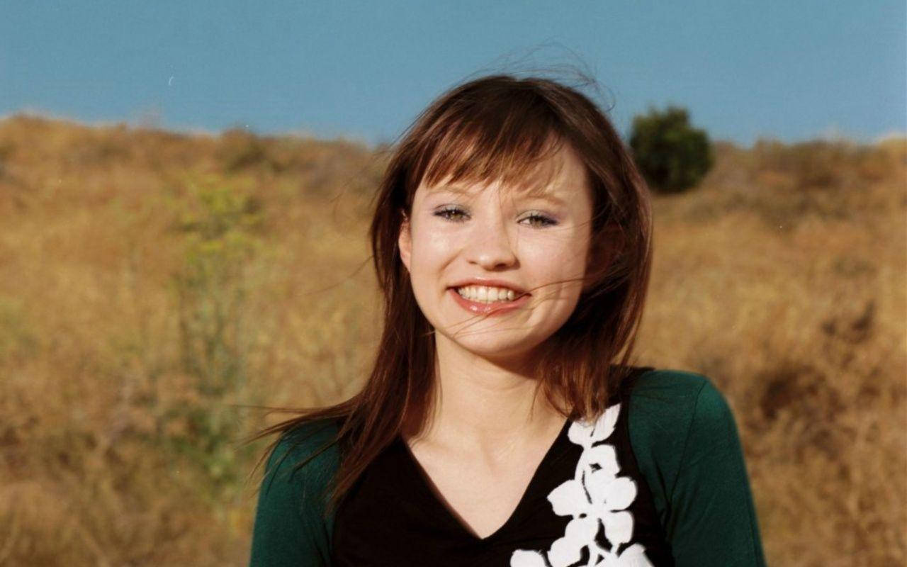 Emily Browning, brown hair, sunlit field, HD Desktop Wallpaper