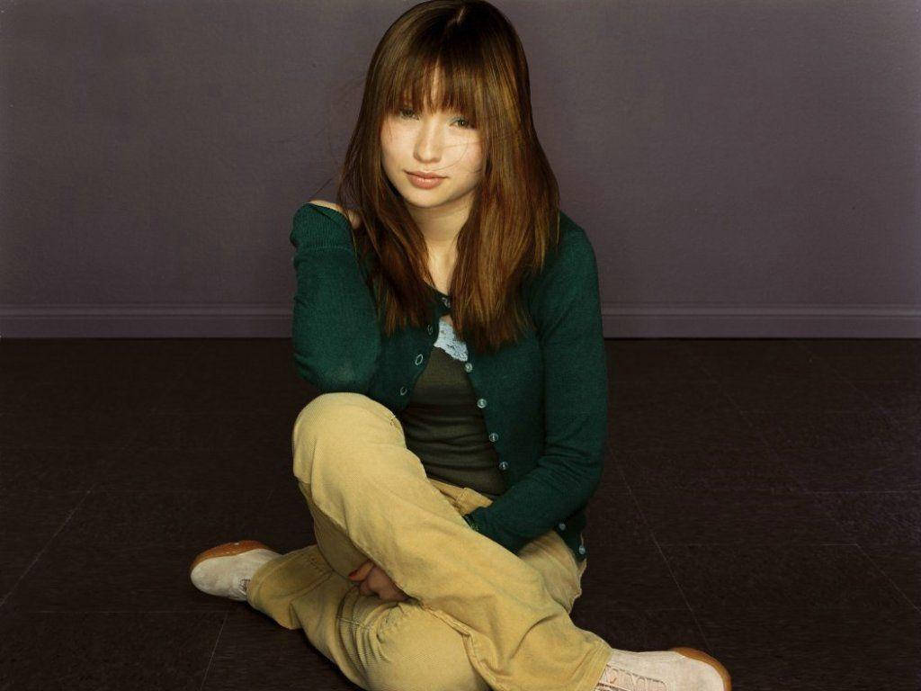 Emily Browning, 2004, green cardigan, SD Desktop Wallpaper