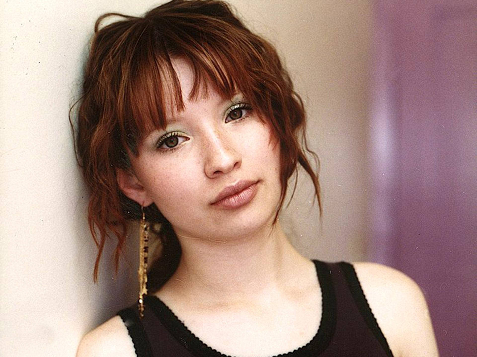Emily Browning, tousled auburn hair, green eyes, Full HD Desktop Wallpaper