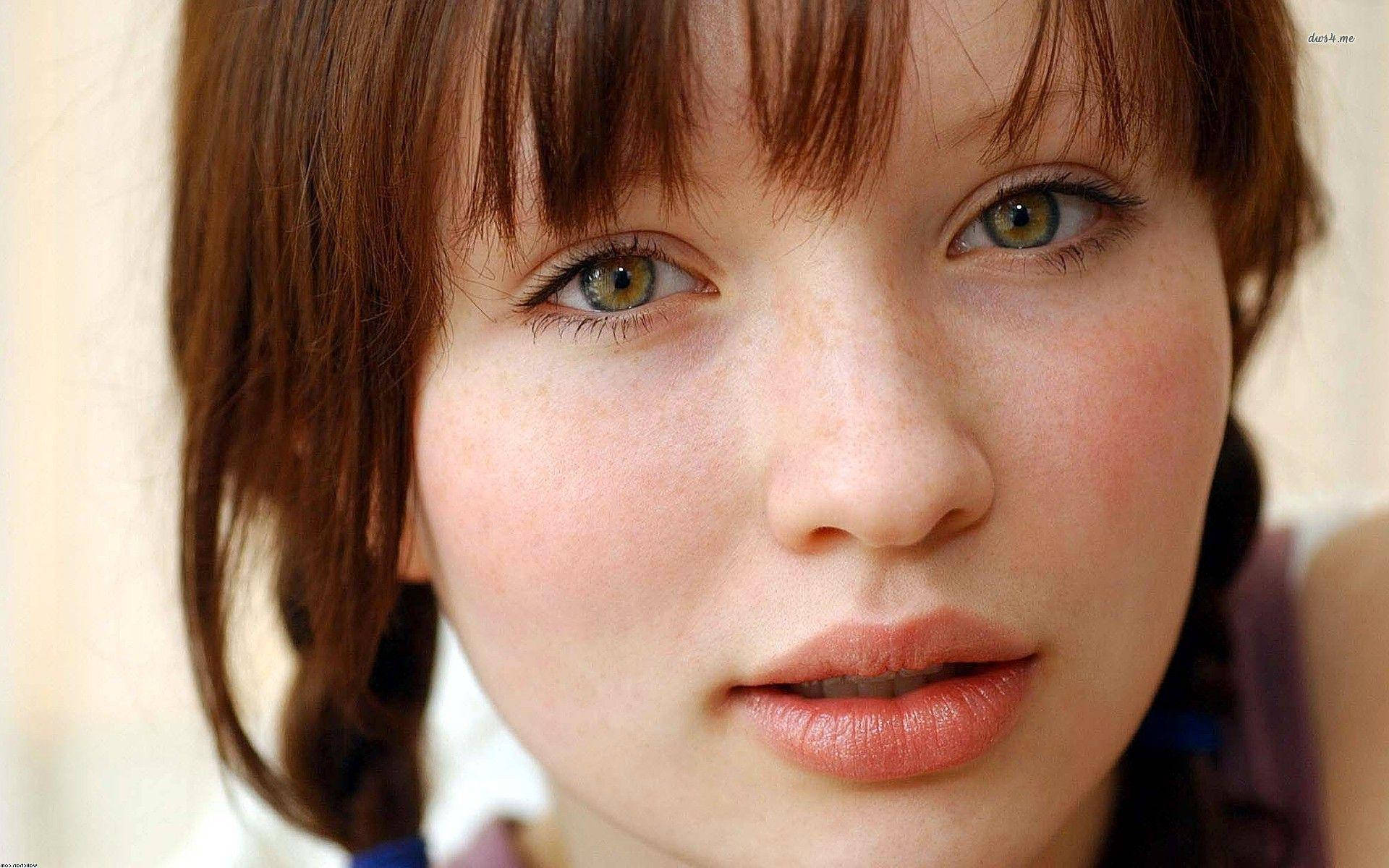 Emily Browning, freckles, green eyes, Full HD Desktop Wallpaper