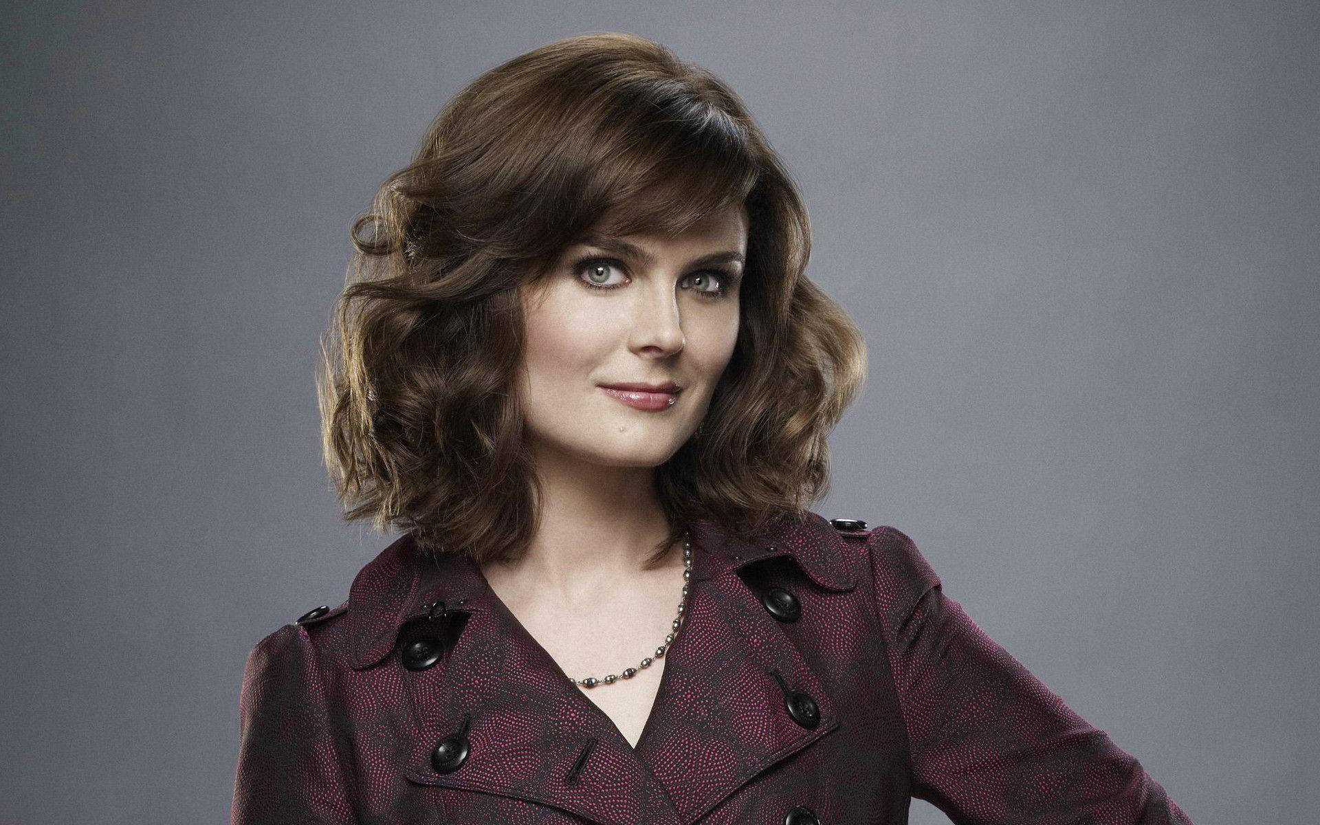 Emily Deschanel, wavy brown hair, textured maroon trench coat, Full HD Desktop Wallpaper