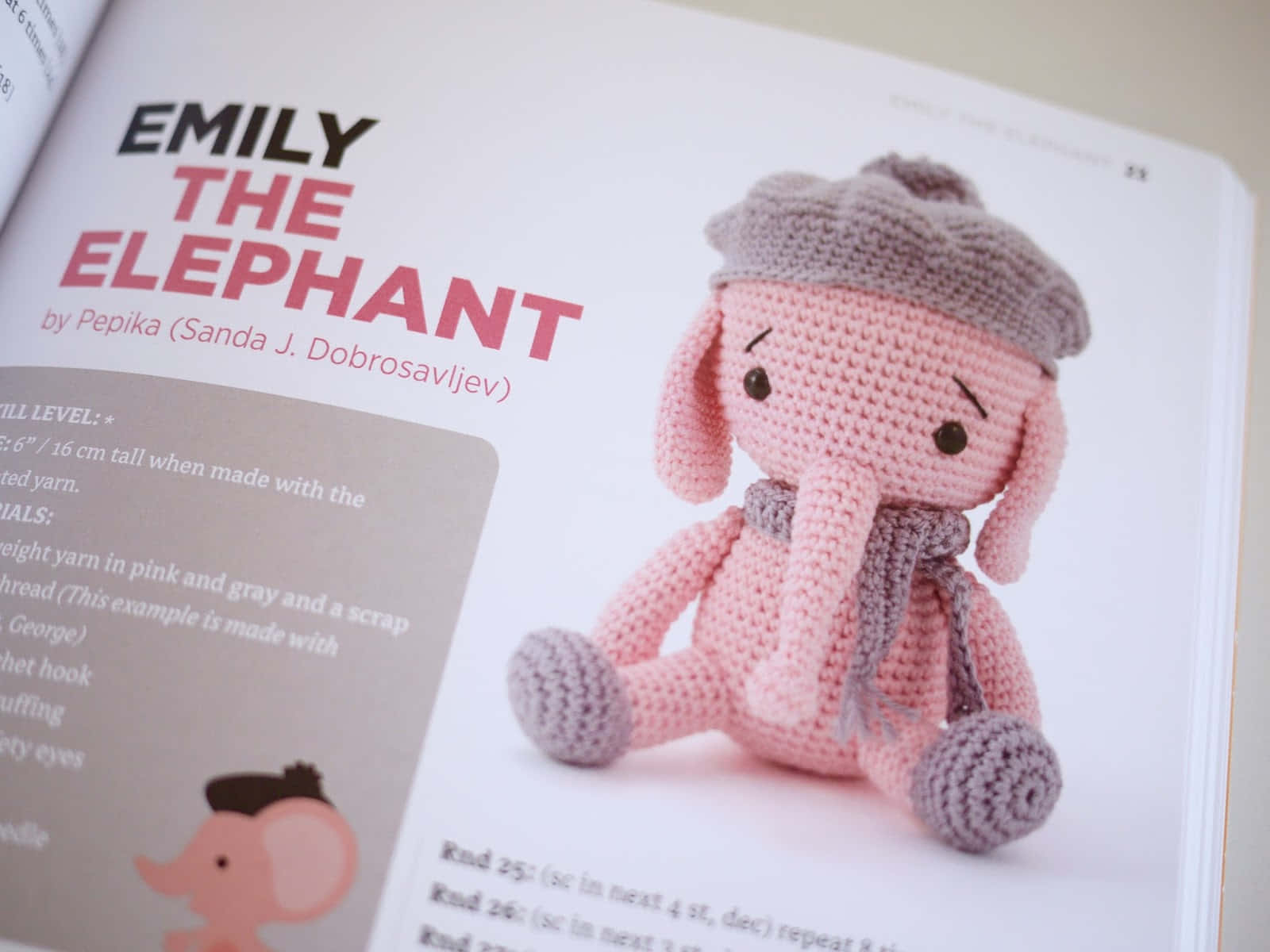 Emily Elephant, pink crocheted elephant, gray hat, HD Desktop Wallpaper