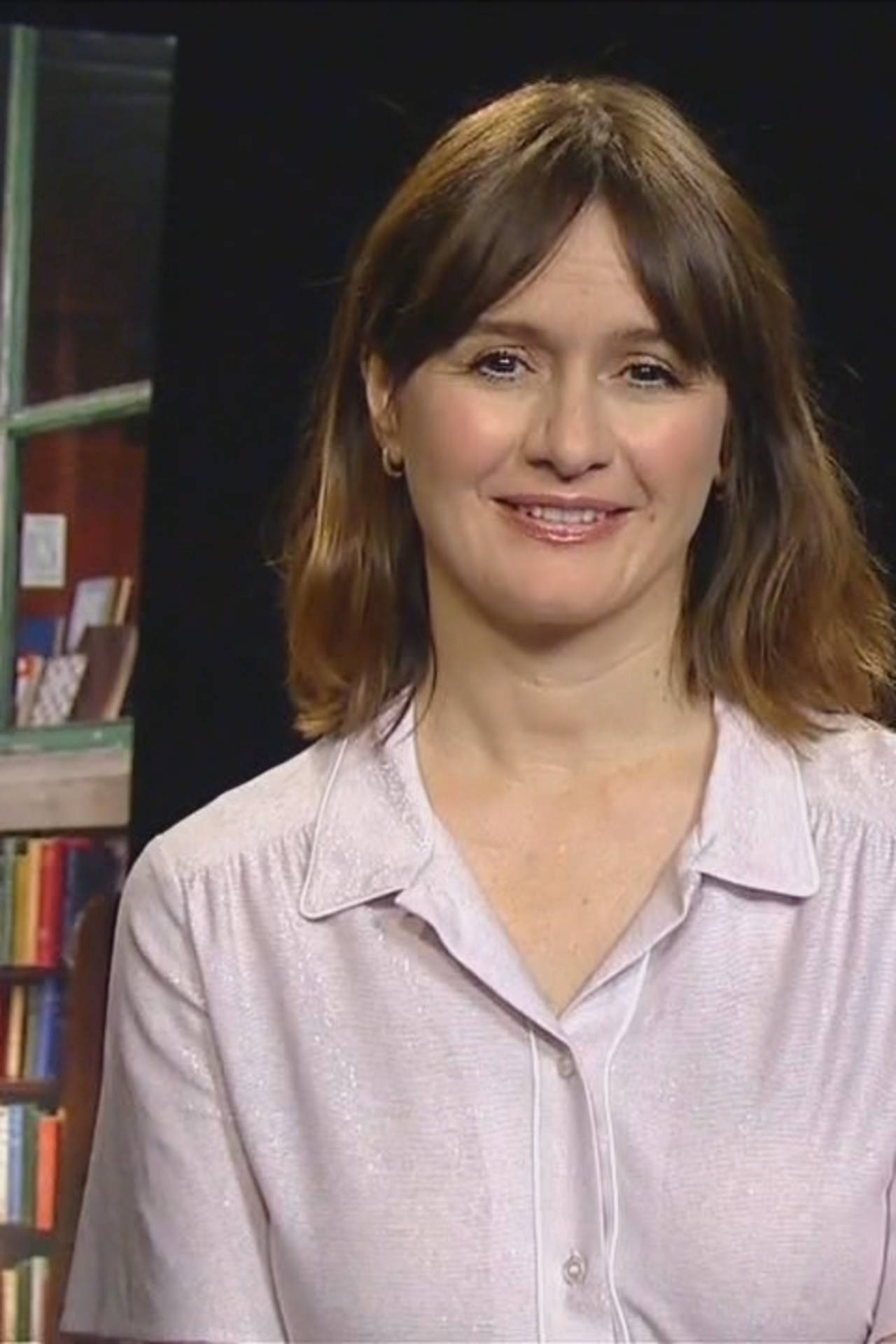 Emily Mortimer, white polo, light pink button-up shirt, Full HD Phone Wallpaper