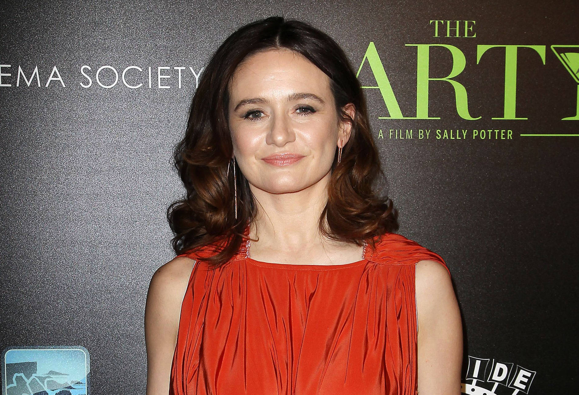 Emily Mortimer, vibrant red sleeveless dress, film event, HD Desktop Wallpaper