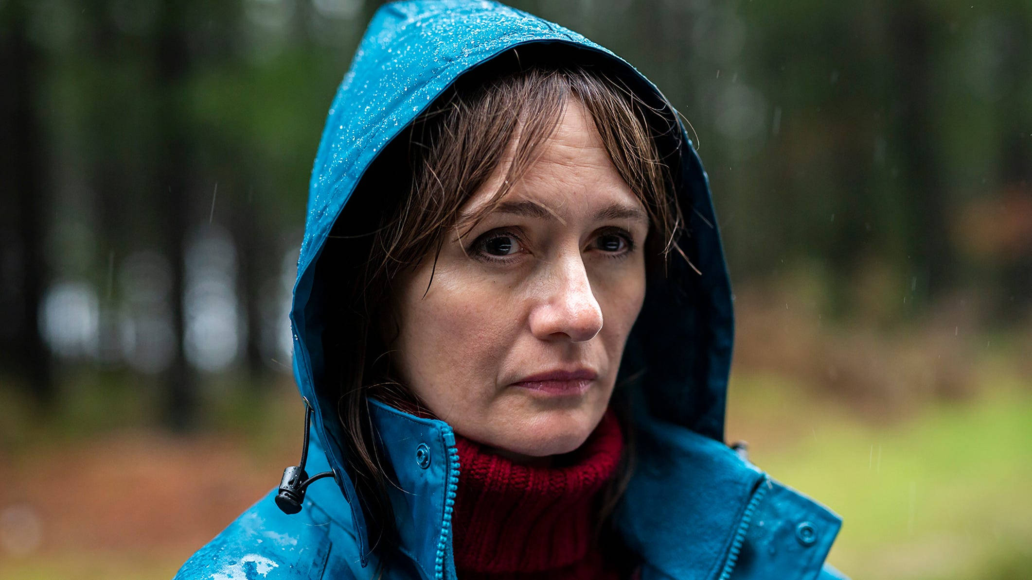 Emily Mortimer, blue jacket, raincoat hood, Full HD Desktop Wallpaper