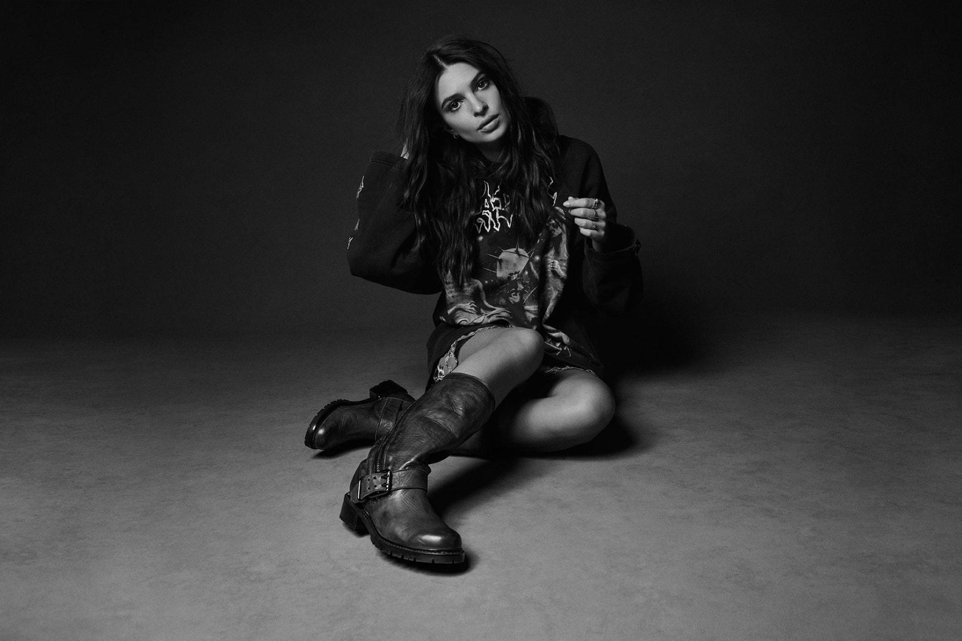 Emily Ratajkowski, monochrome, full body, Full HD Desktop Wallpaper