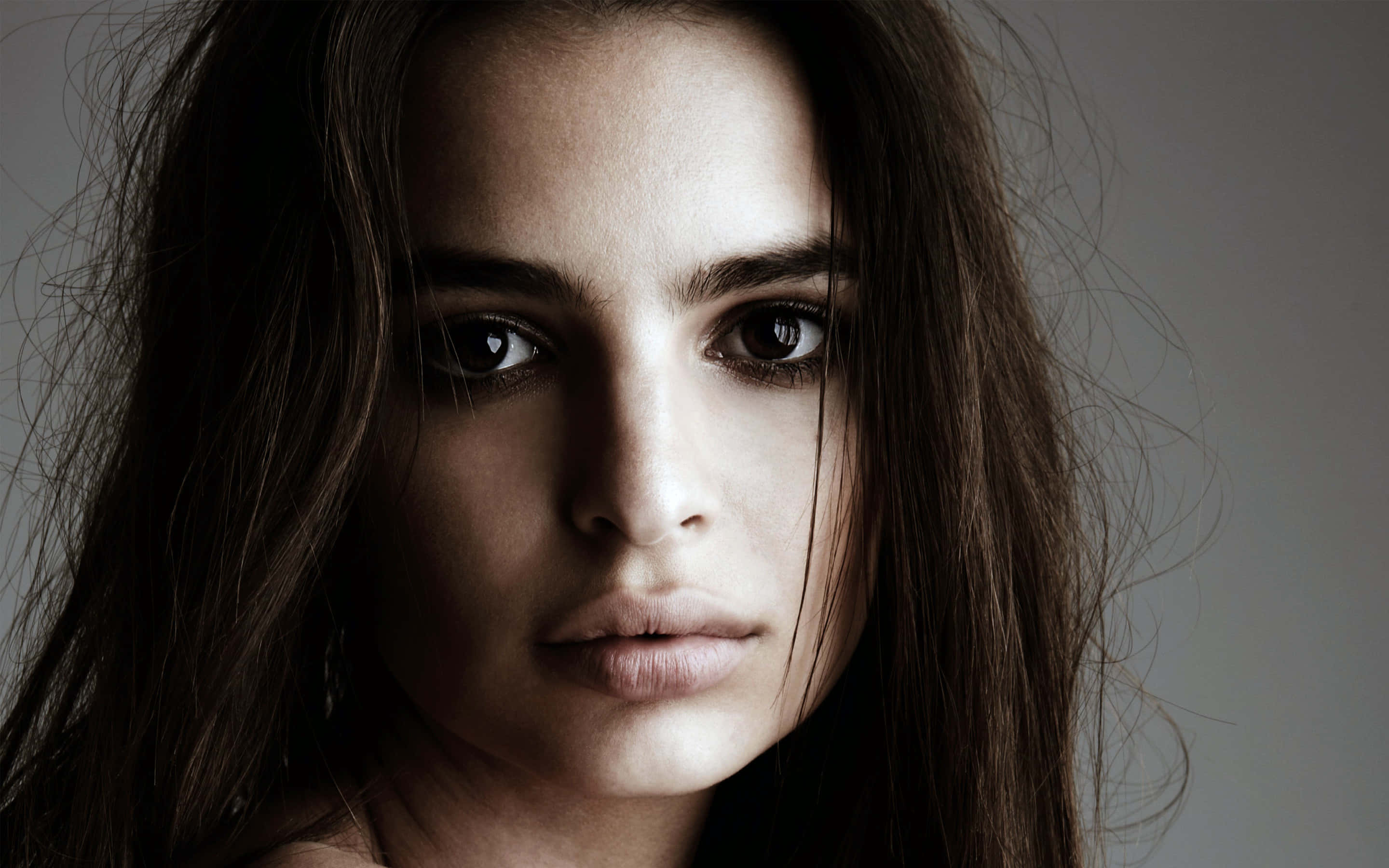 Emily Ratajkowski, red, close-up portrait, 2K Desktop Wallpaper