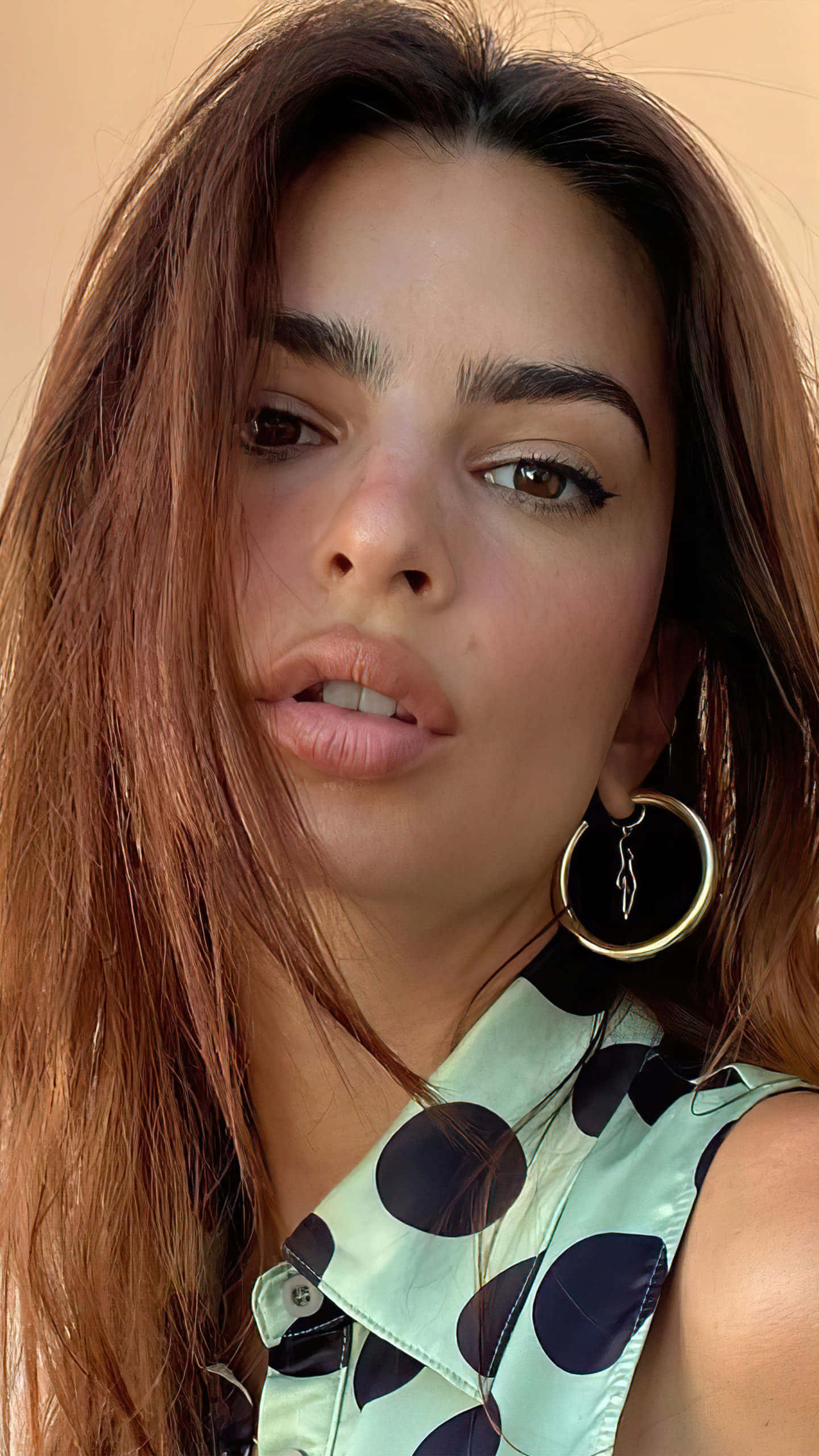 Emily Ratajkowski, mint green polka dot top, large gold hoop earrings, 2K Phone Wallpaper