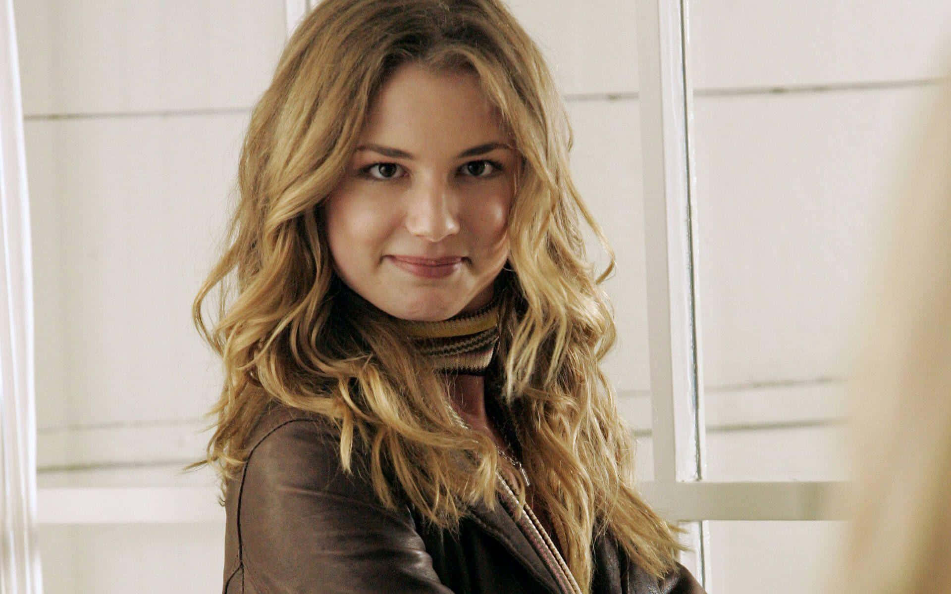 Emily Vancamp, brown leather jacket, wavy blonde hair, Full HD Desktop Wallpaper
