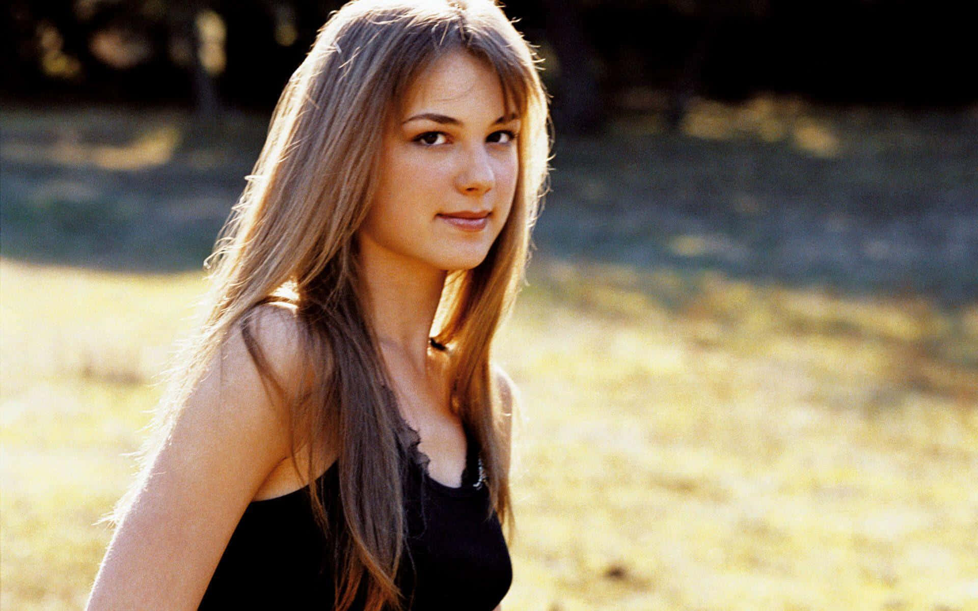Emily Vancamp, sunlit, grassy field, Full HD Desktop Wallpaper