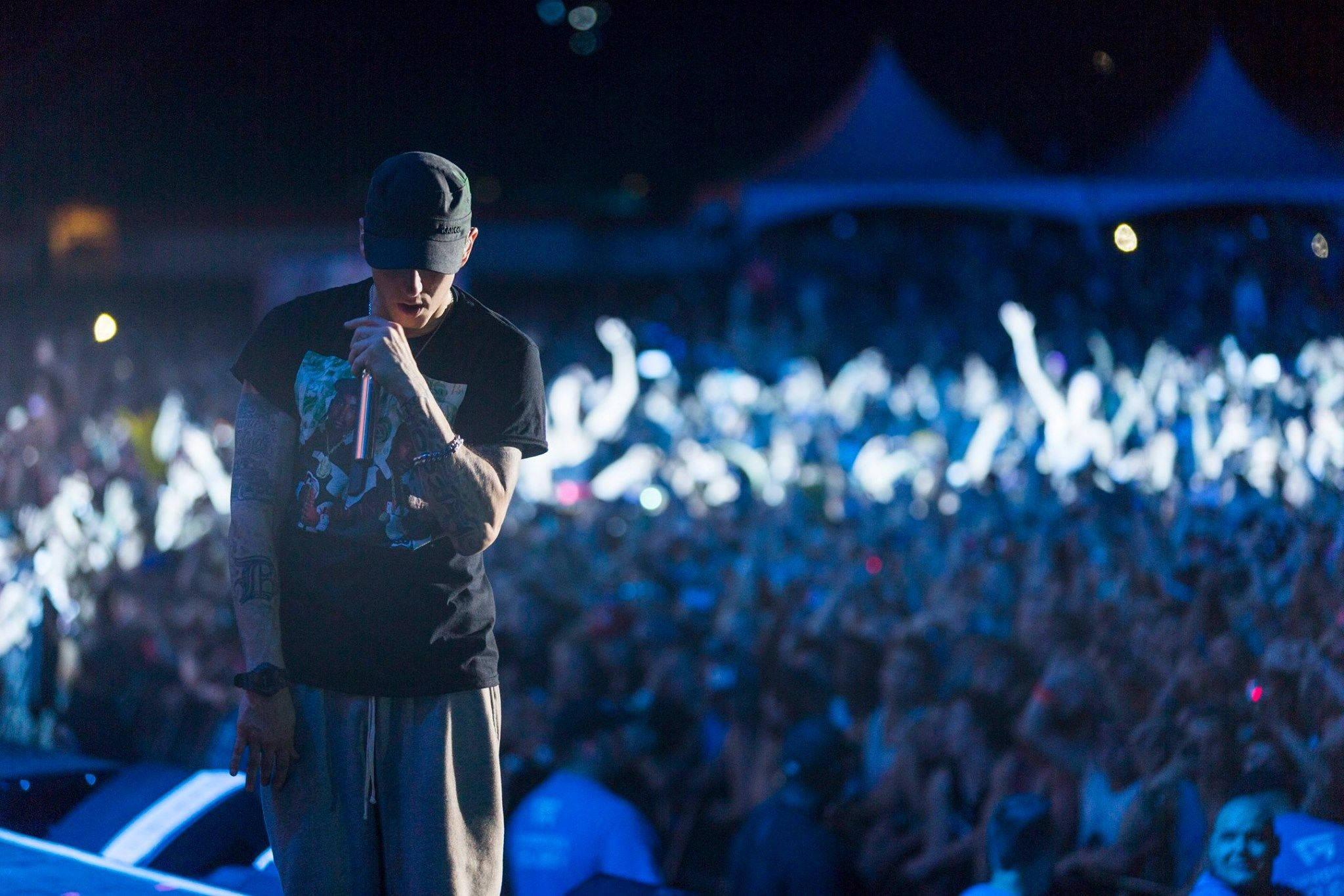 Eminem, blue stage lights, crowd, Full HD Desktop Wallpaper