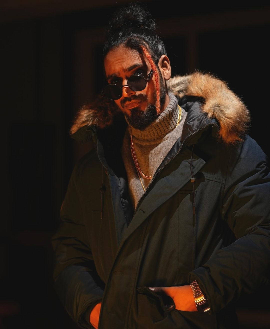 Emiway Bantai, fur-lined hood, gold chains, HD Phone Wallpaper