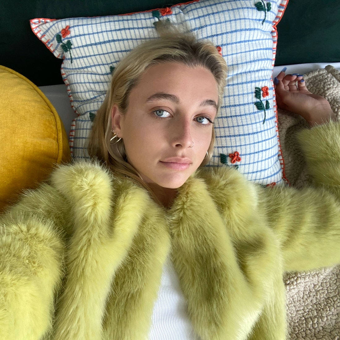Emma Chamberlain, fluffy lime green coat, patterned pillows, SD Desktop Wallpaper