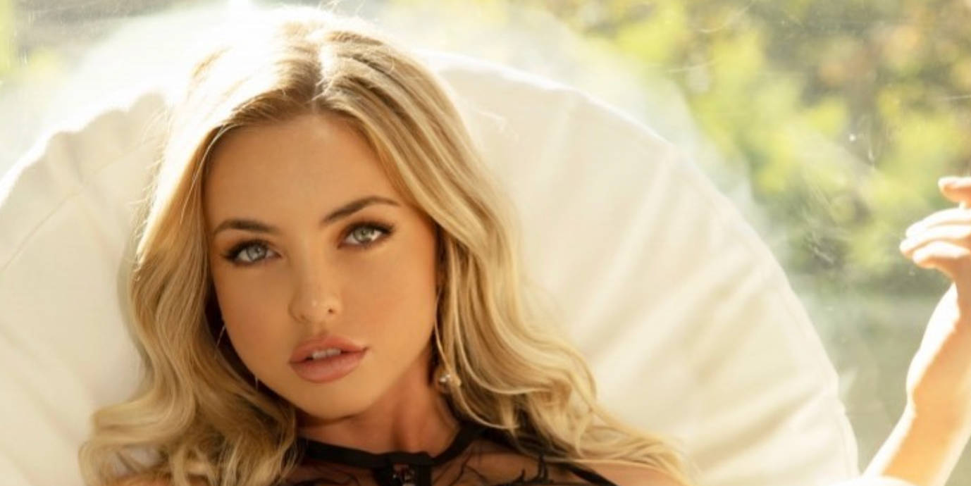 Emma Kotos, lounge, blonde woman, HD Desktop Wallpaper