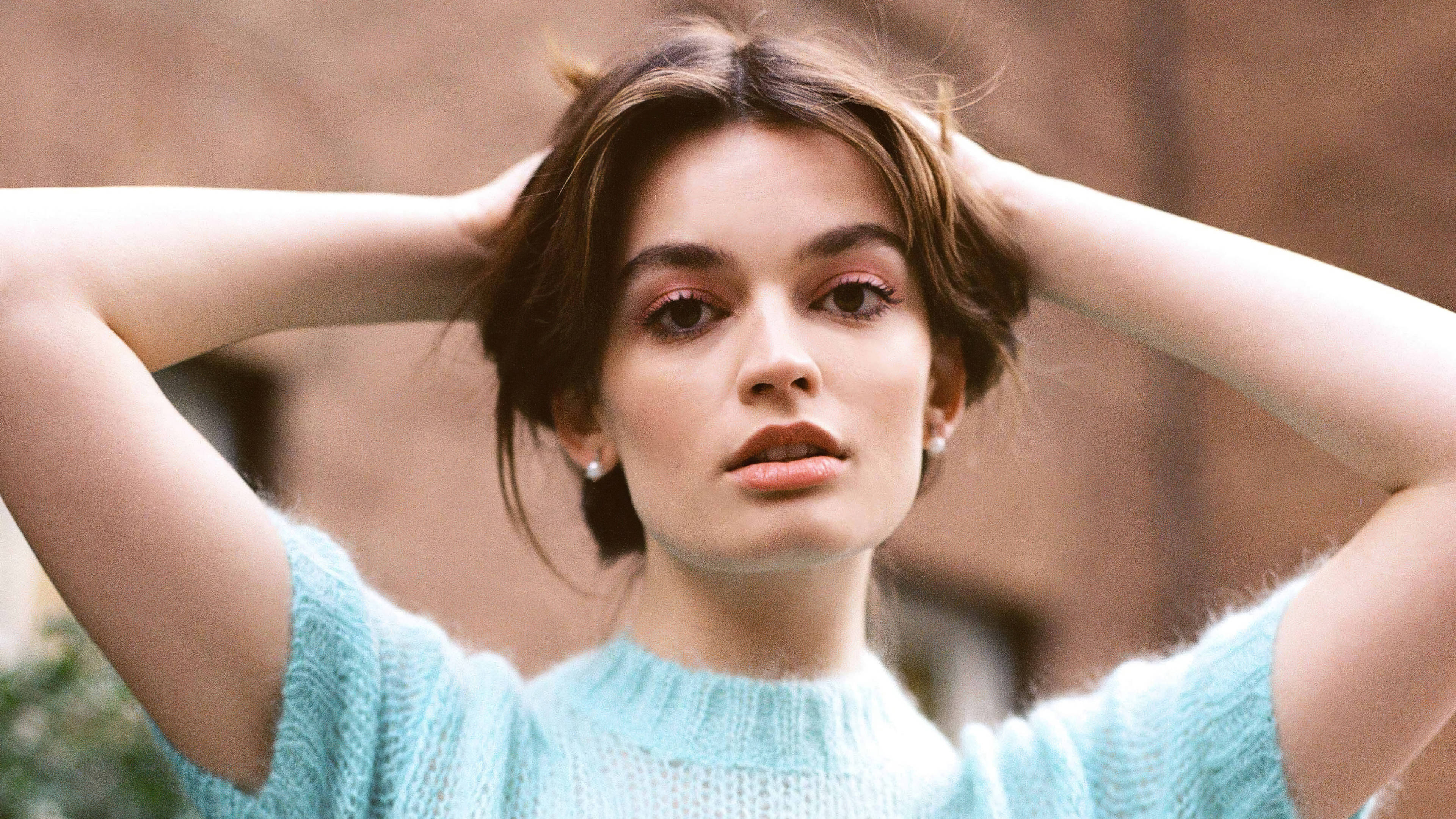 Emma Mackey, pink makeup, light blue knit sweater, 4K Desktop Wallpaper