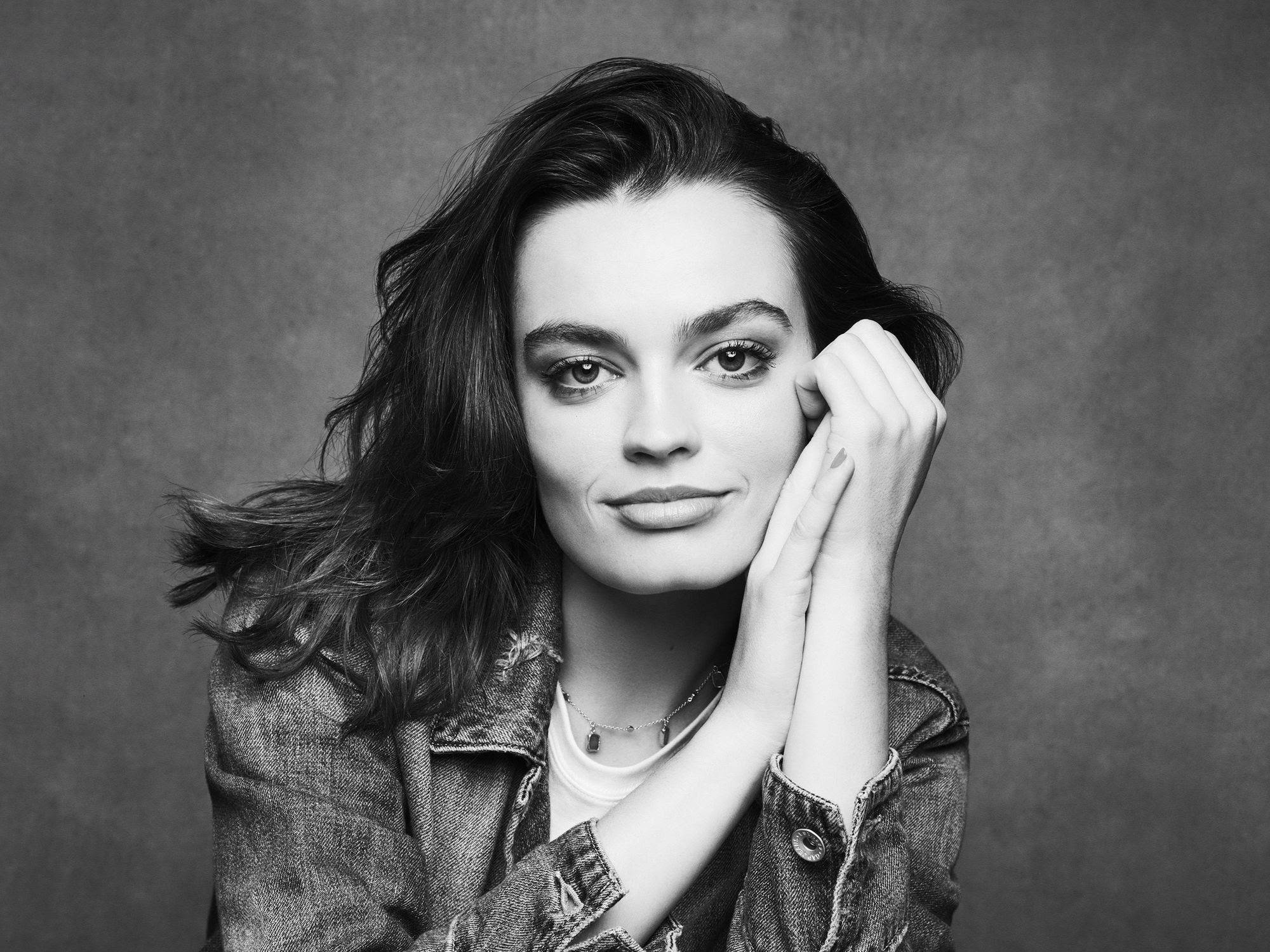 Emma Mackey, black and white portrait, wavy hair, Full HD Desktop Wallpaper