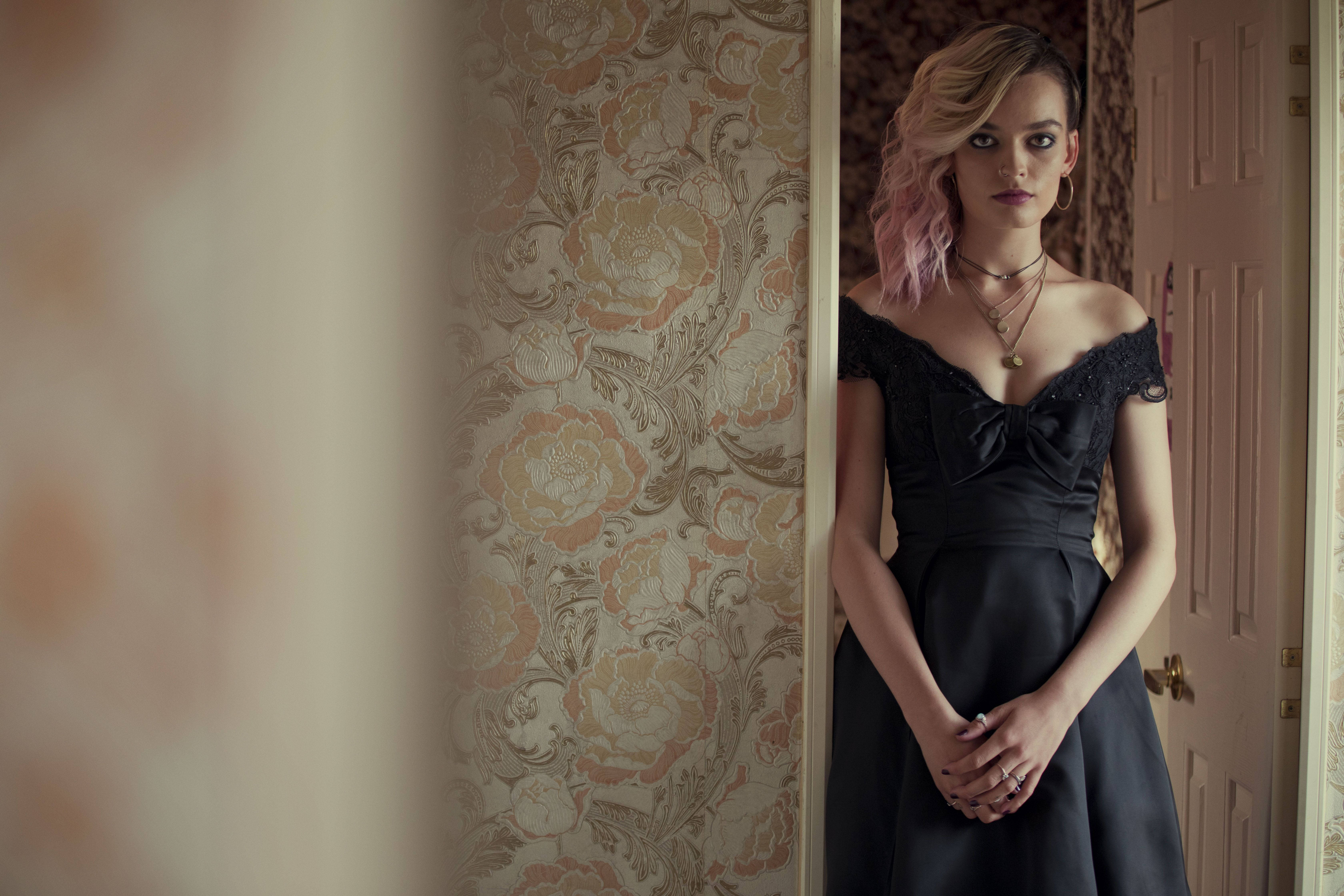 Emma Mackey, black lace dress, vintage floral wallpaper, 5K Desktop Wallpaper