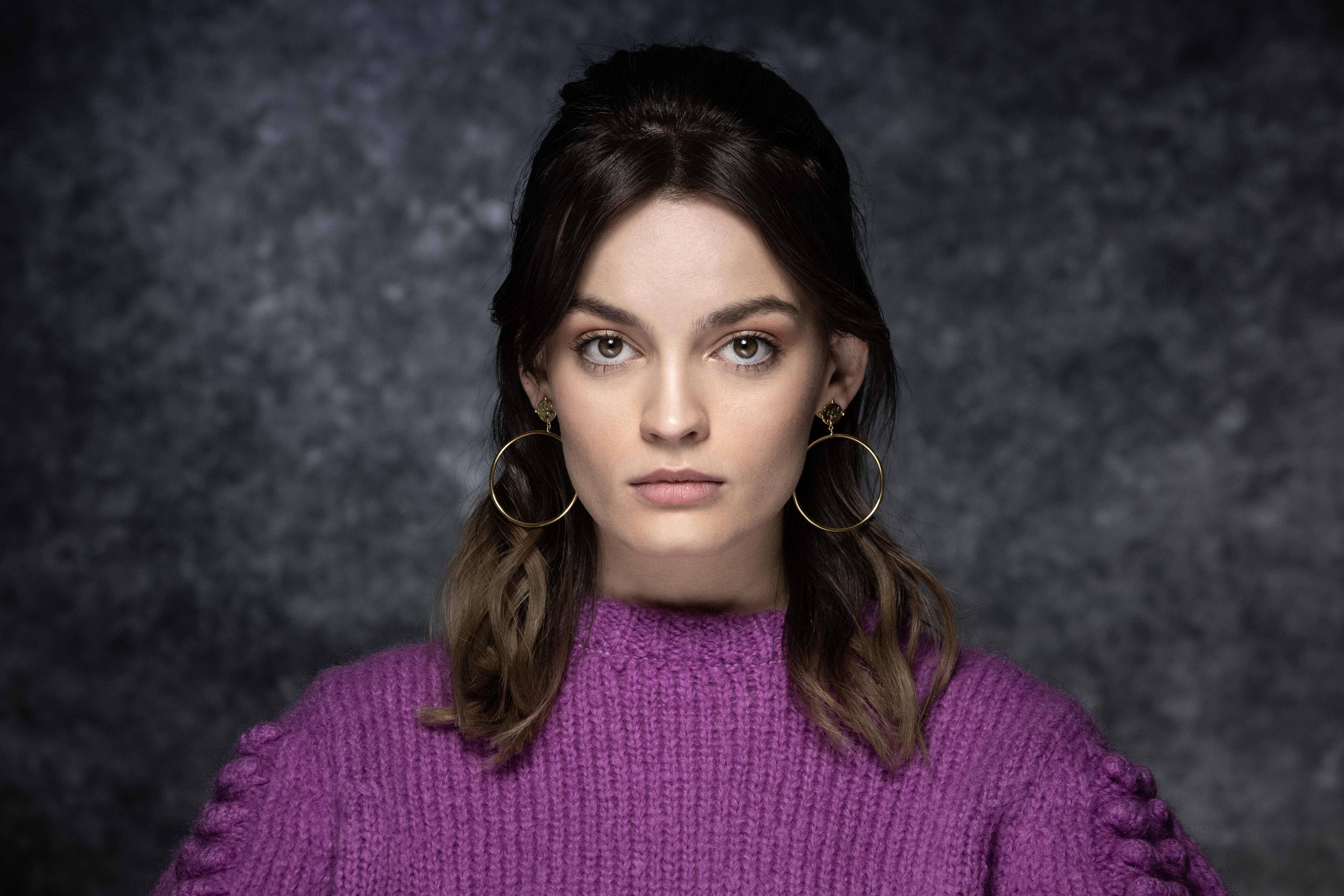 Emma Mackey, bouffant hairstyle, vibrant purple knit sweater, 5K Desktop Wallpaper