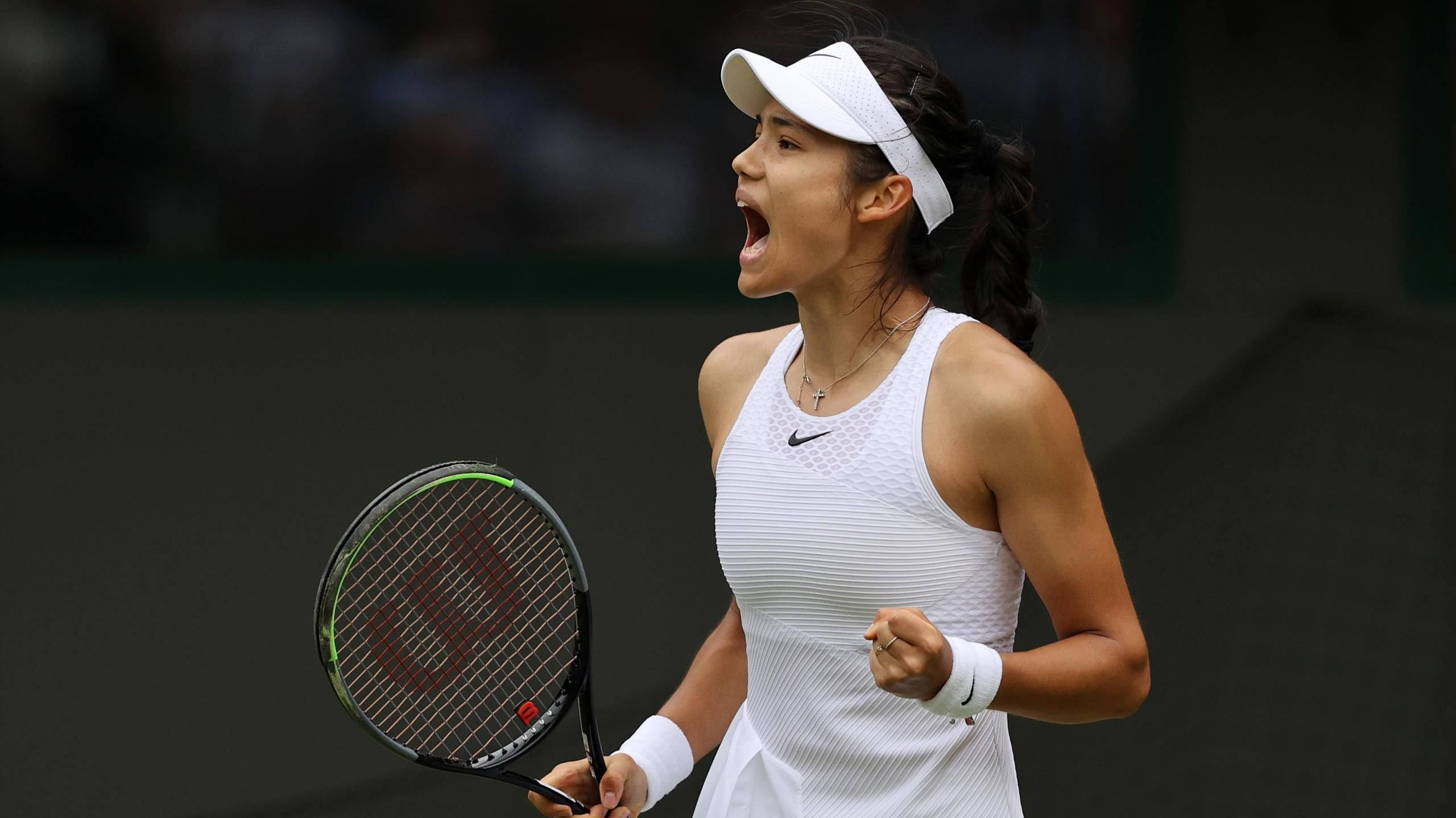 Emma Raducanu, white outfit, visor, 2K Desktop Wallpaper