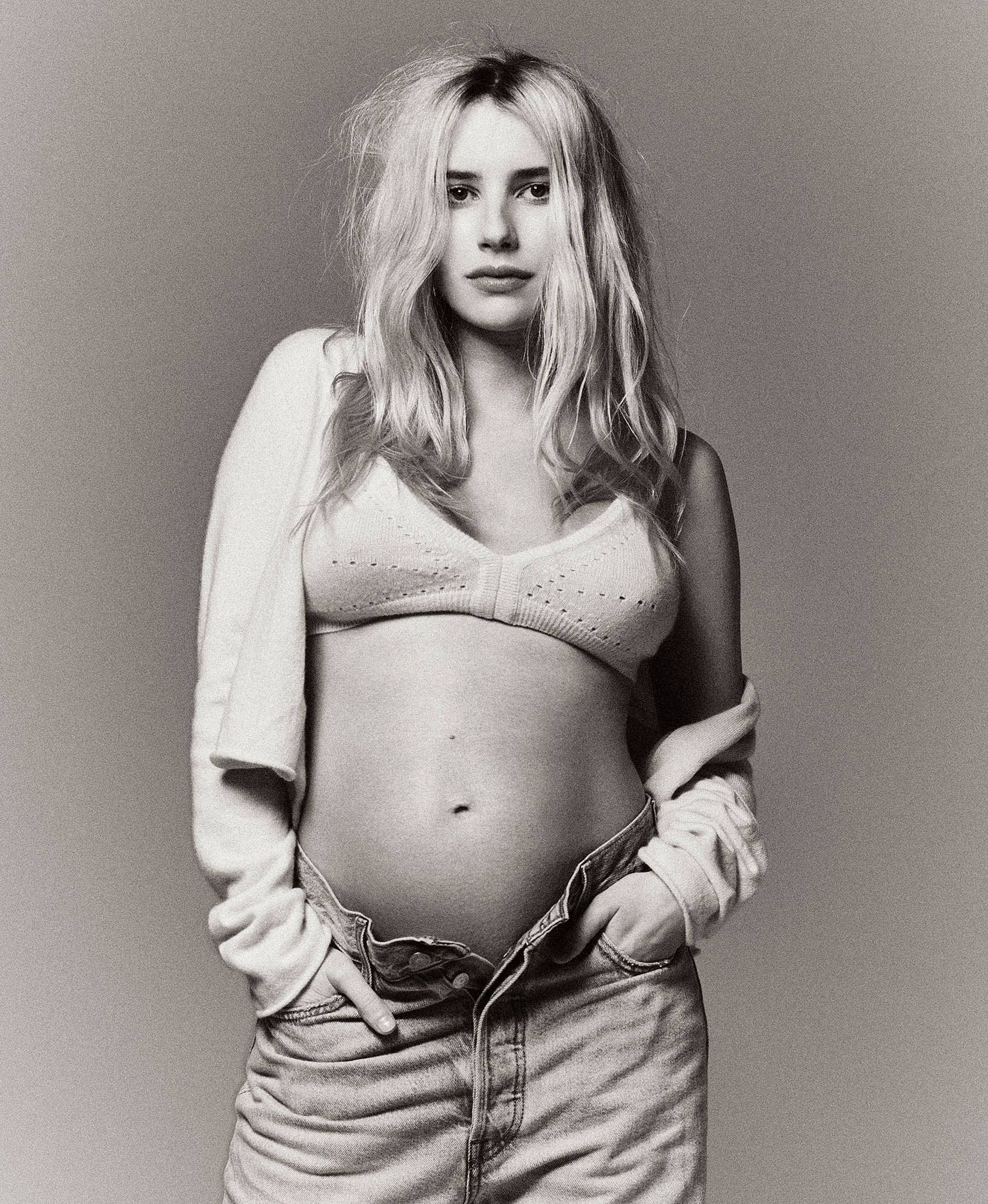 Emma Roberts, baby bump, monochrome studio portrait, Full HD Phone Wallpaper