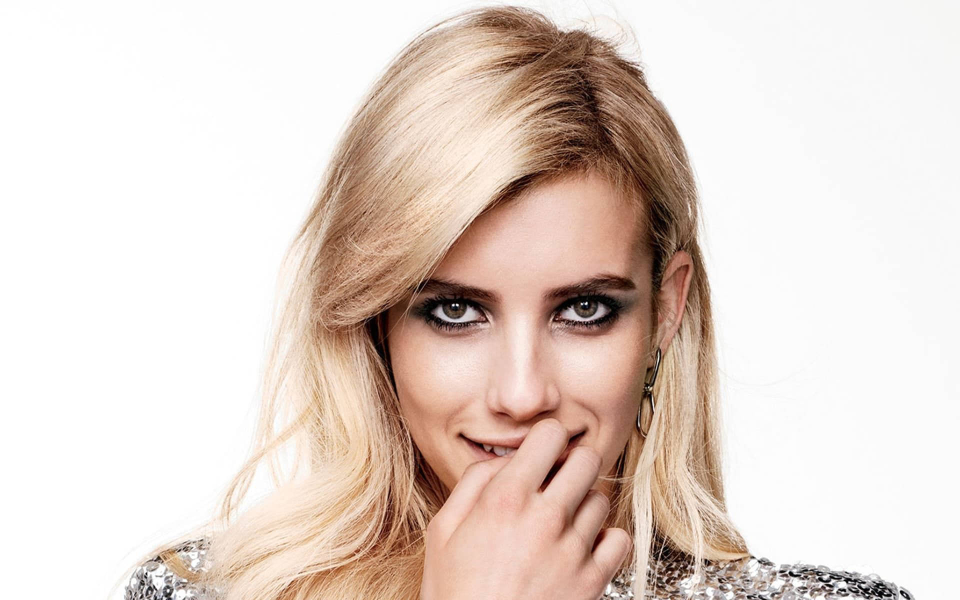 Emma Roberts, mischievous smile, blonde woman, Full HD Desktop Wallpaper