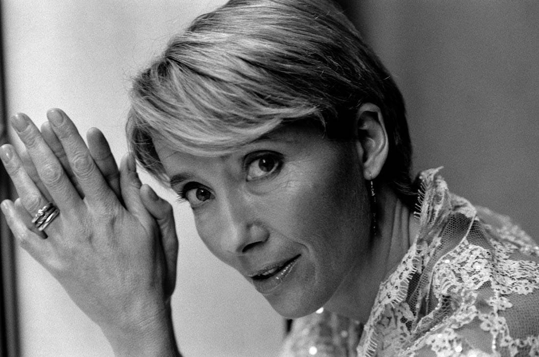 Emma Thompson, grayscale, short blonde hair, SD Desktop Wallpaper