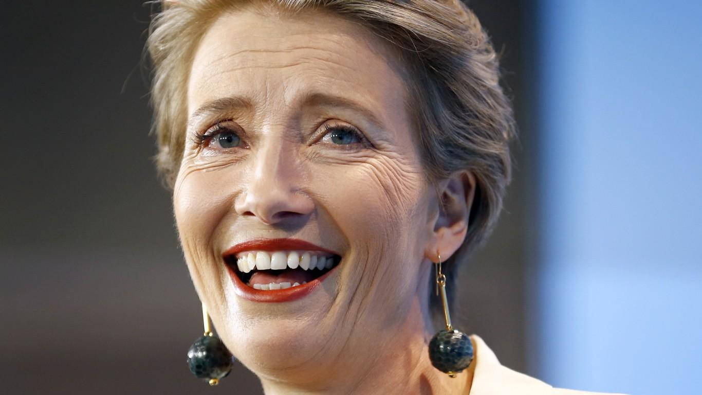 Emma Thompson, short blonde hair, red lipstick, HD Desktop Wallpaper